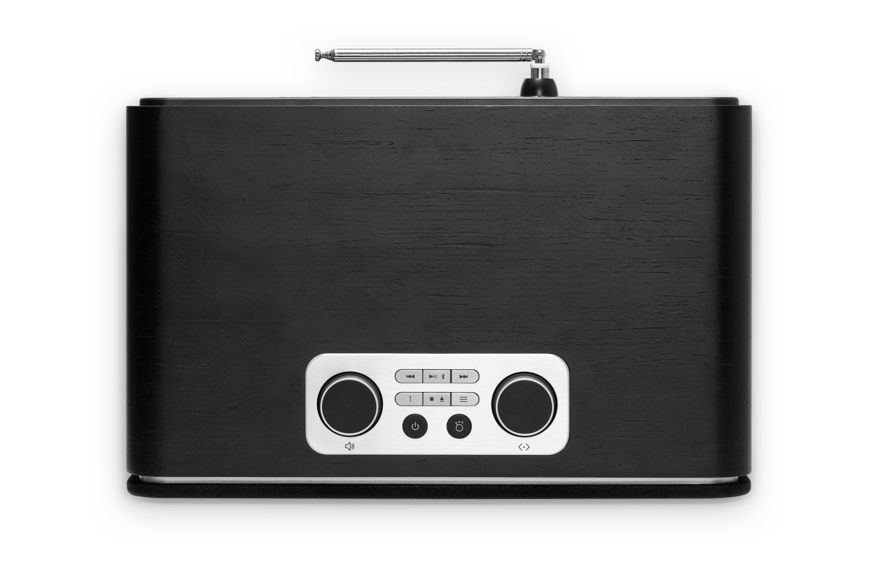 Ein schwarzes Holzradio mit silbernem Bedienfeld und Antenne oben vor einem einfarbig schwarzen Hintergrund.