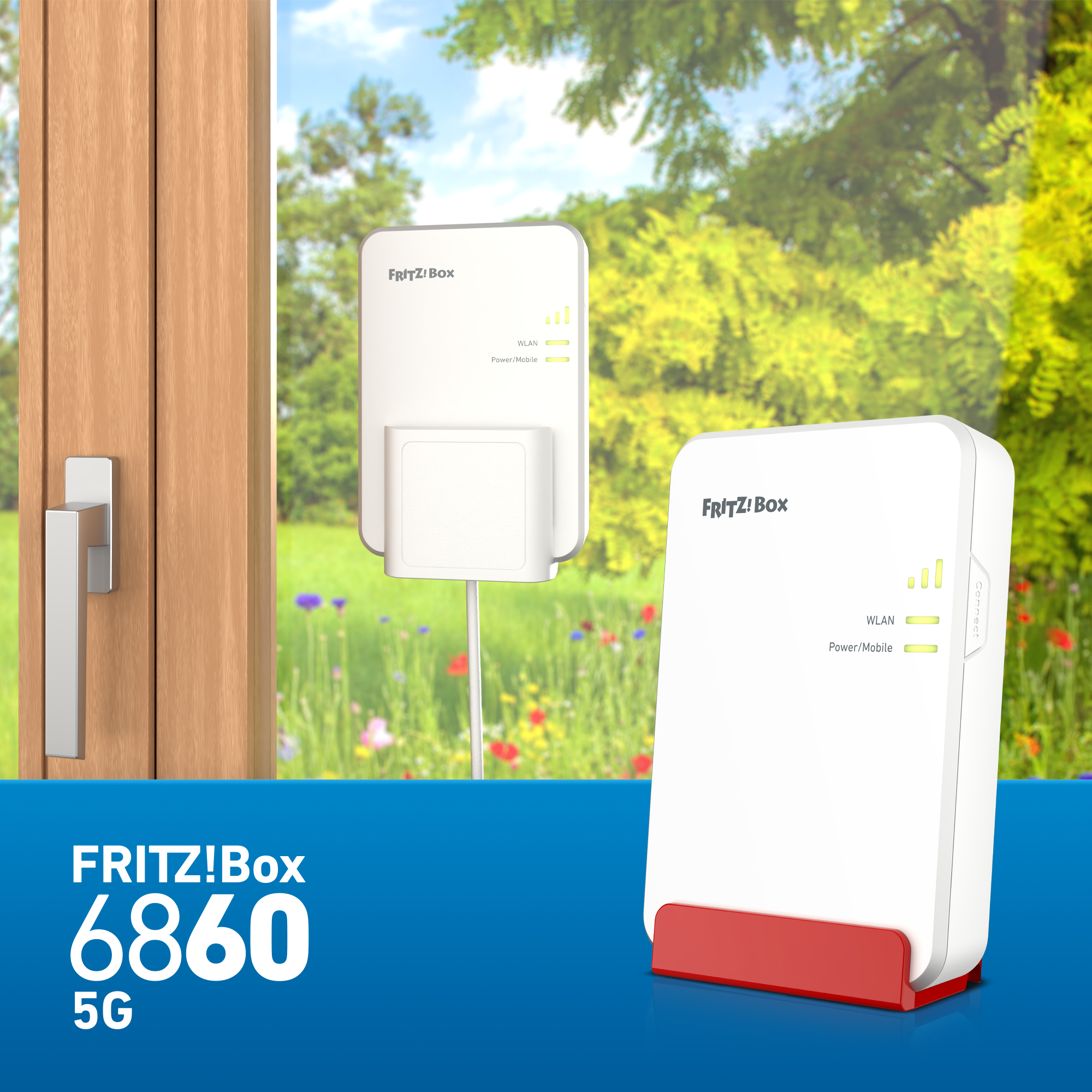 Zwei weiße FRITZ!Box 6860 5G Geräte, eines aufgestellt und eines am Fenster, vor einer grünen Naturlandschaft.
