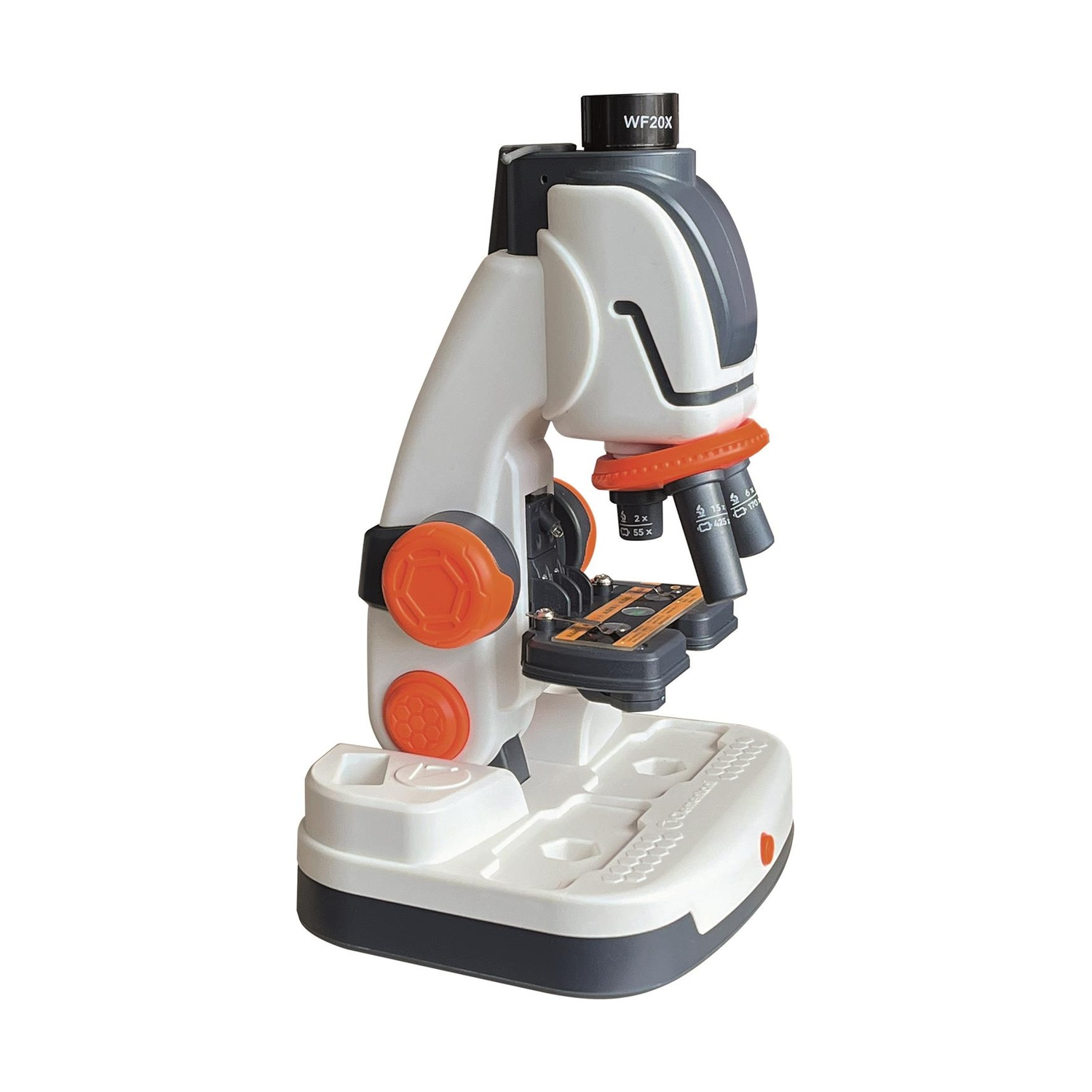 Un microscopio giocattolo bianco e grigio con dettagli arancioni e un campione sul tavolino.
