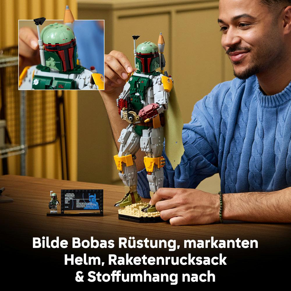 Ein Mann im blauen Pullover baut eine detailreiche LEGO Star Wars Boba Fett Figur an einem Holztisch.