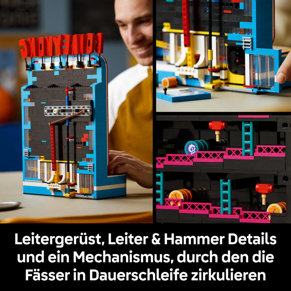 Ein Mann baut ein LEGO-Set mit Fässern, Leitern und einem Hammer.