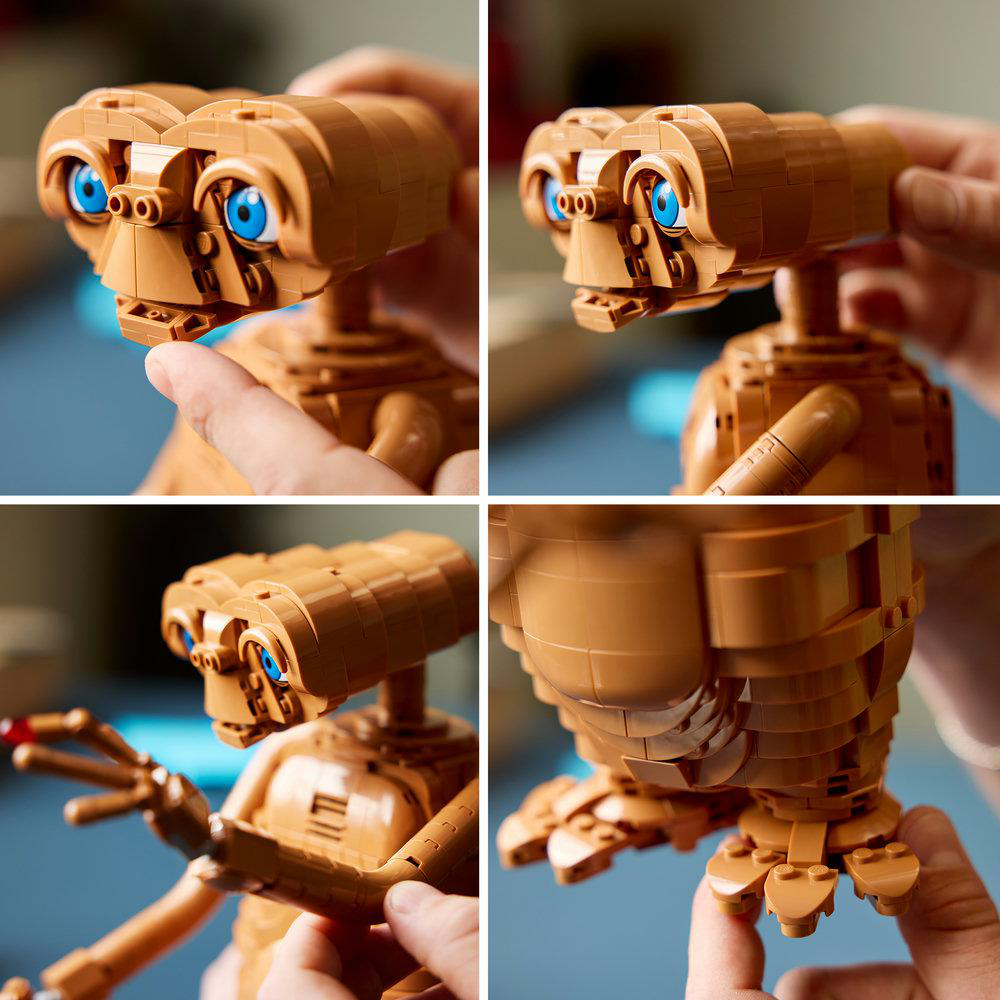 Vier Bilder zeigen den Bau einer E.T.-Figur aus braunen Lego-Steinen mit blauen Augen und großen Händen.