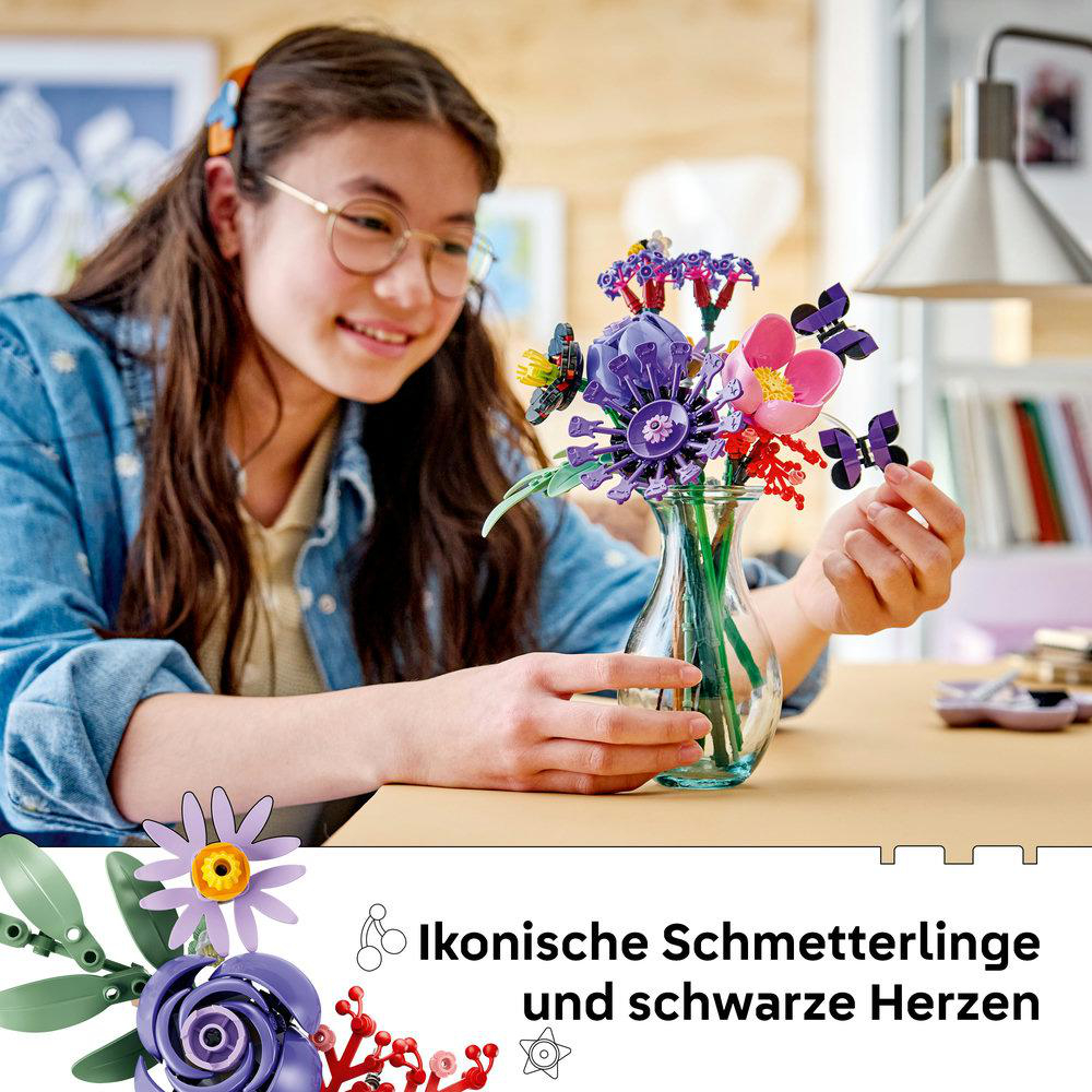 Ein Mädchen baut bunte LEGO Blumen und Schmetterlinge.