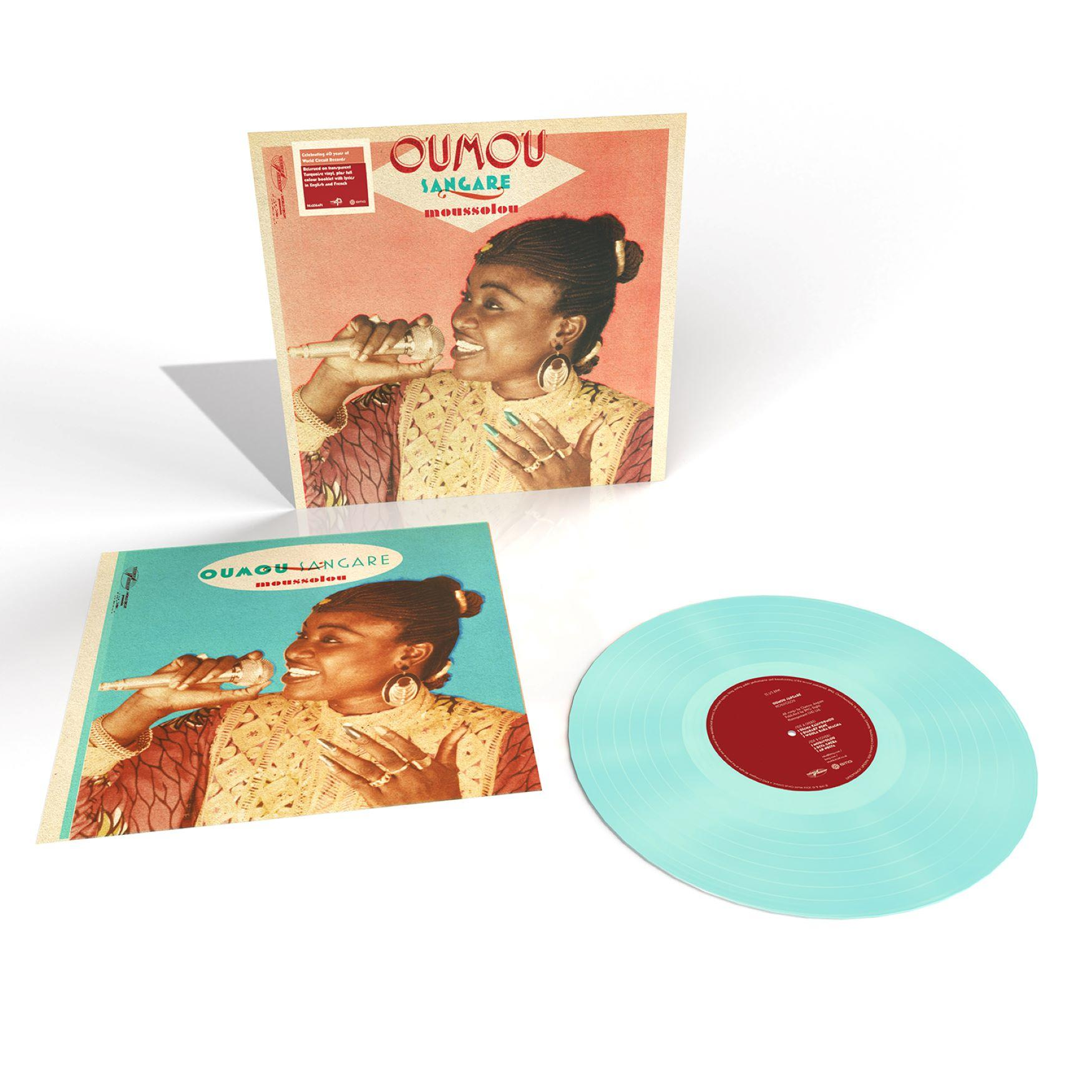 Oumou Sangares Vinyl-Album Moussolou mit türkisfarbener Platte und Cover-Art.