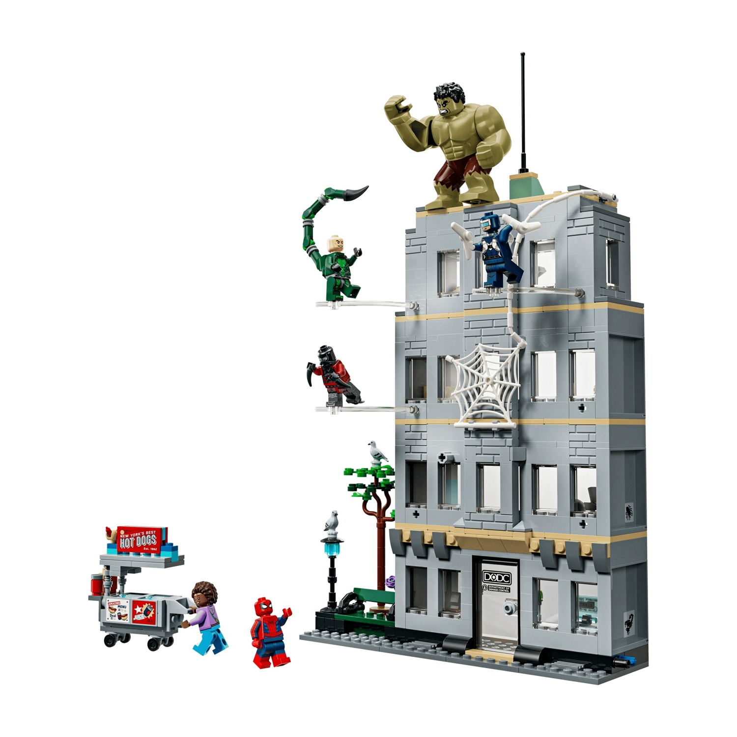 Scena Lego con un edificio grigio, Hulk in cima, Spider-Man, Green Goblin e un chiosco di hot dog sotto.