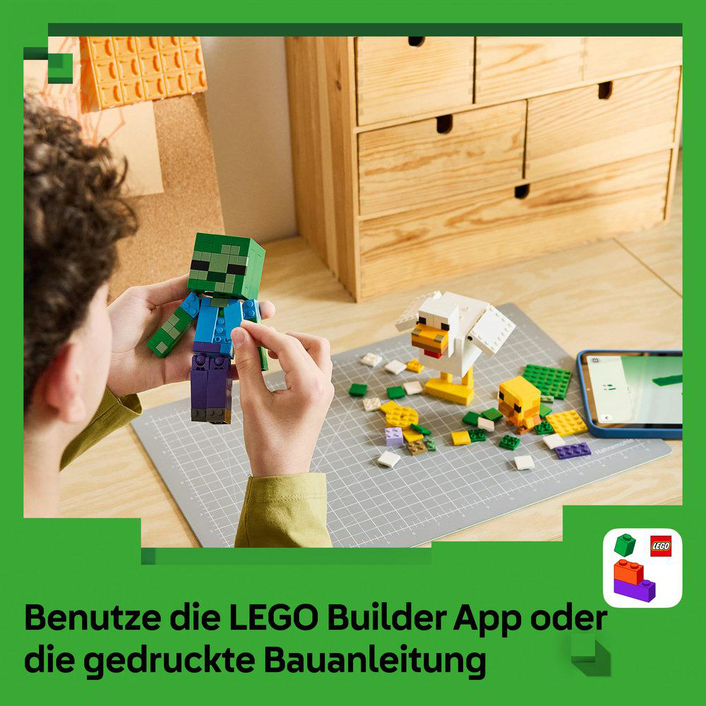 Ein Kind baut Minecraft LEGO Figuren auf einer Schneidematte neben Holzmöbeln.