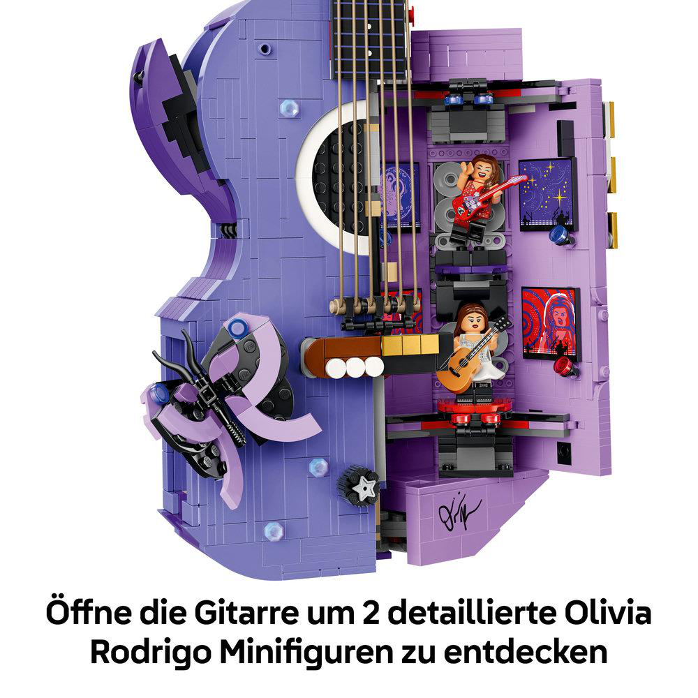 Eine geöffnete lila Lego-Gitarre mit zwei detaillierten Olivia Rodrigo Minifiguren im Inneren.