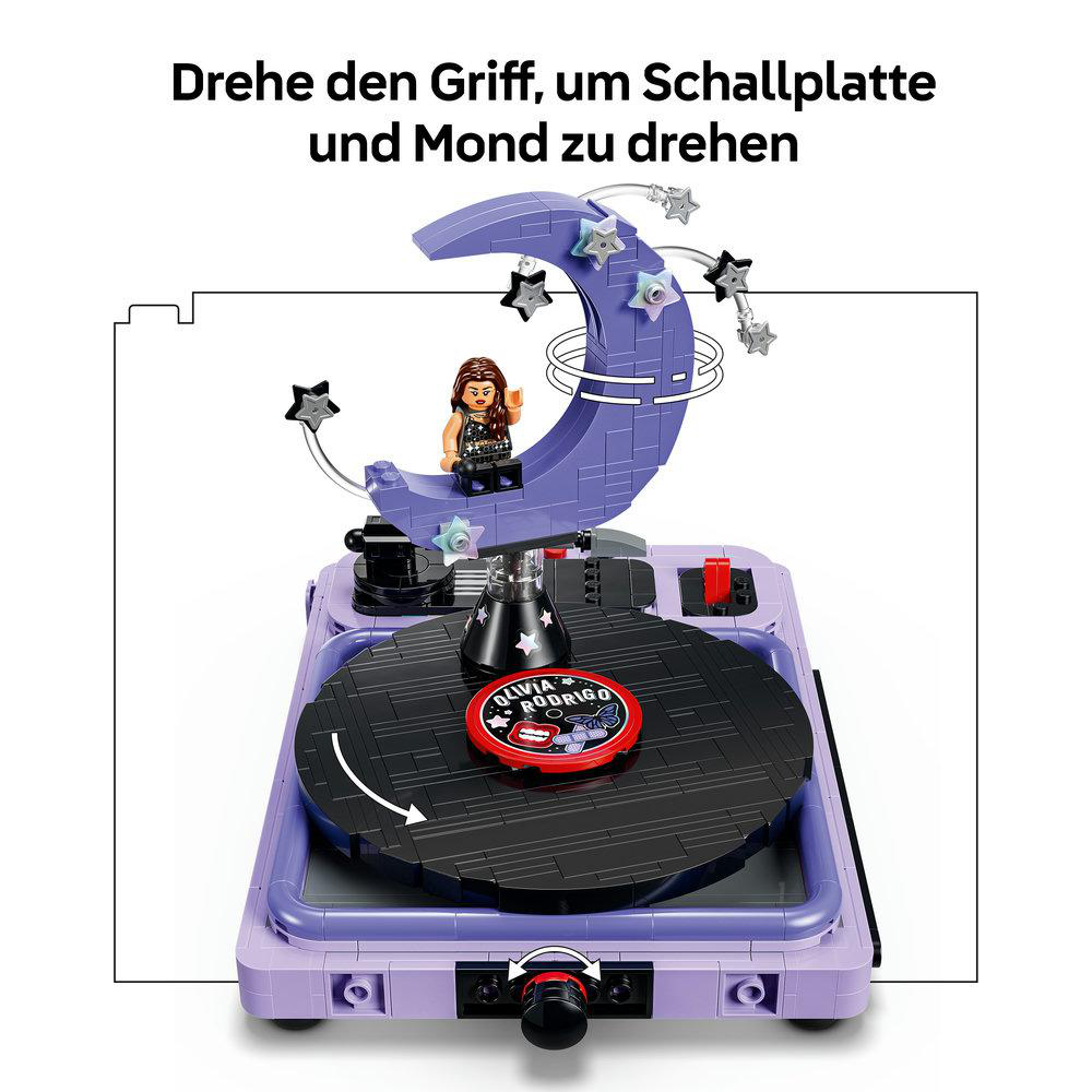 Ein lila Lego-Set mit einem Plattenspieler und einer Mondsichel mit Minifigur.