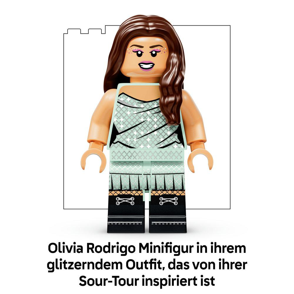 Olivia Rodrigo LEGO-Minifigur in einem glitzernden Outfit, inspiriert von ihrer Sour-Tour.
