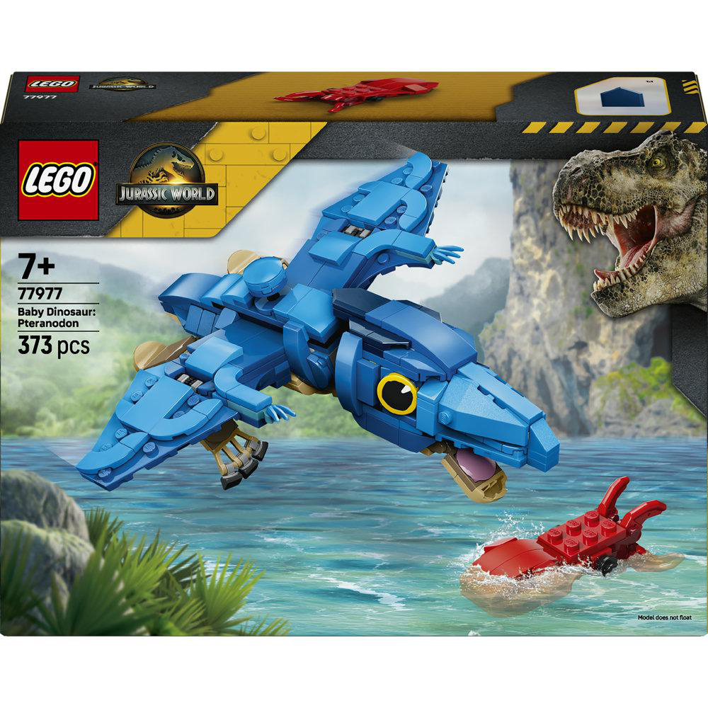 Lego Jurassic World 77977 Set zeigt einen blauen Pteranodon fliegend über Wasser, mit einem T-Rex im Hintergrund.