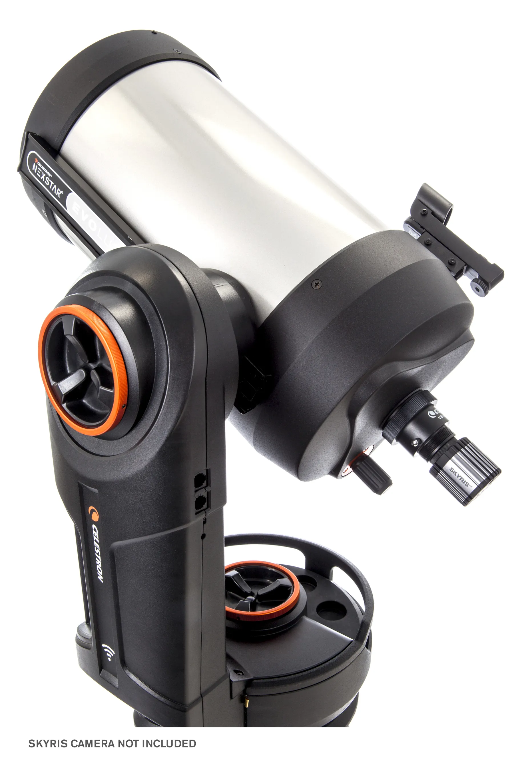 Un telescopio Celestron NexStar Evolution con tubo ottico argentato e montatura nera e arancione.