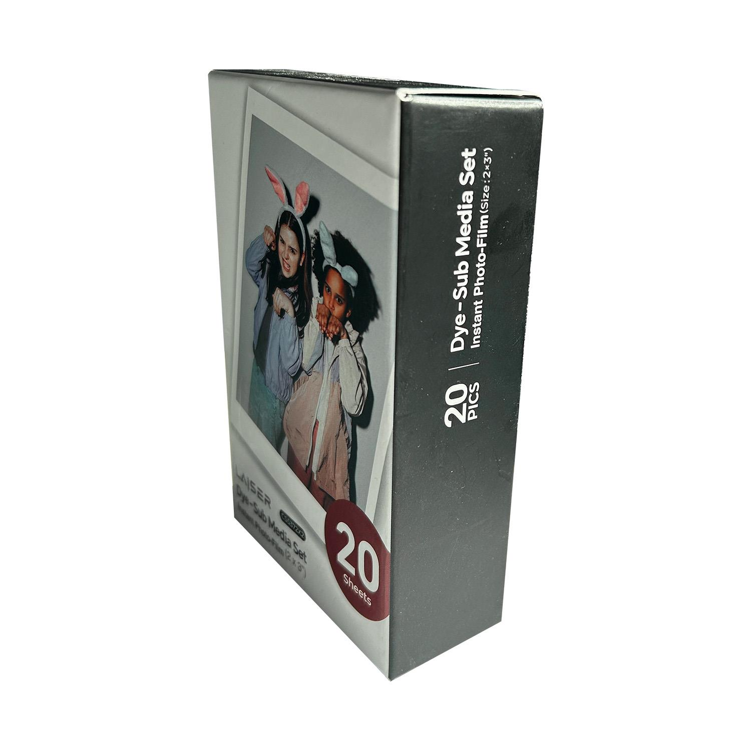 Dye-Sub Media Set 20 PICS anında fotoğraf filmi içeren siyah beyaz bir kutu.