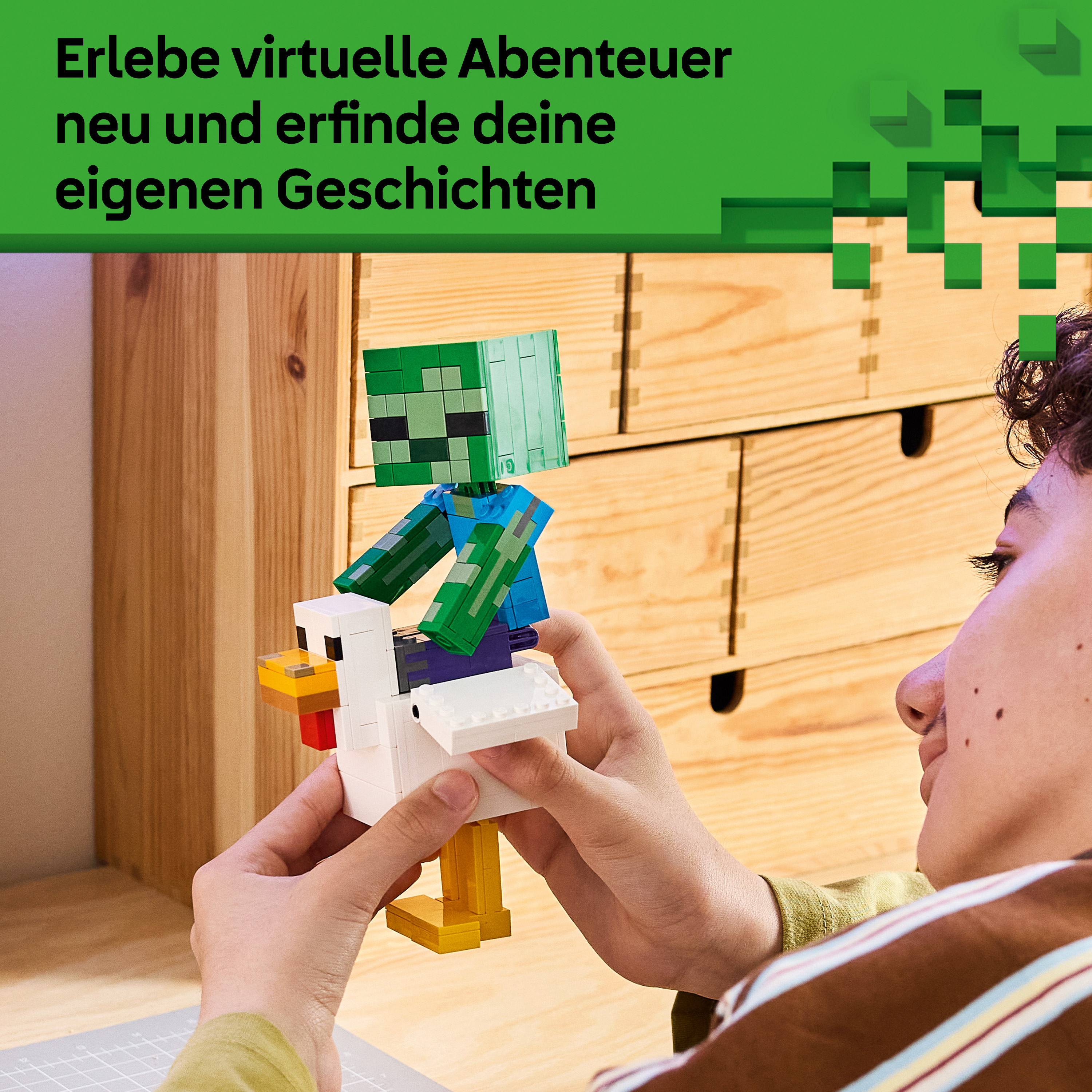 Ein Junge baut eine Lego Minecraft Zombiefigur, die auf einem weißen Huhn reitet.