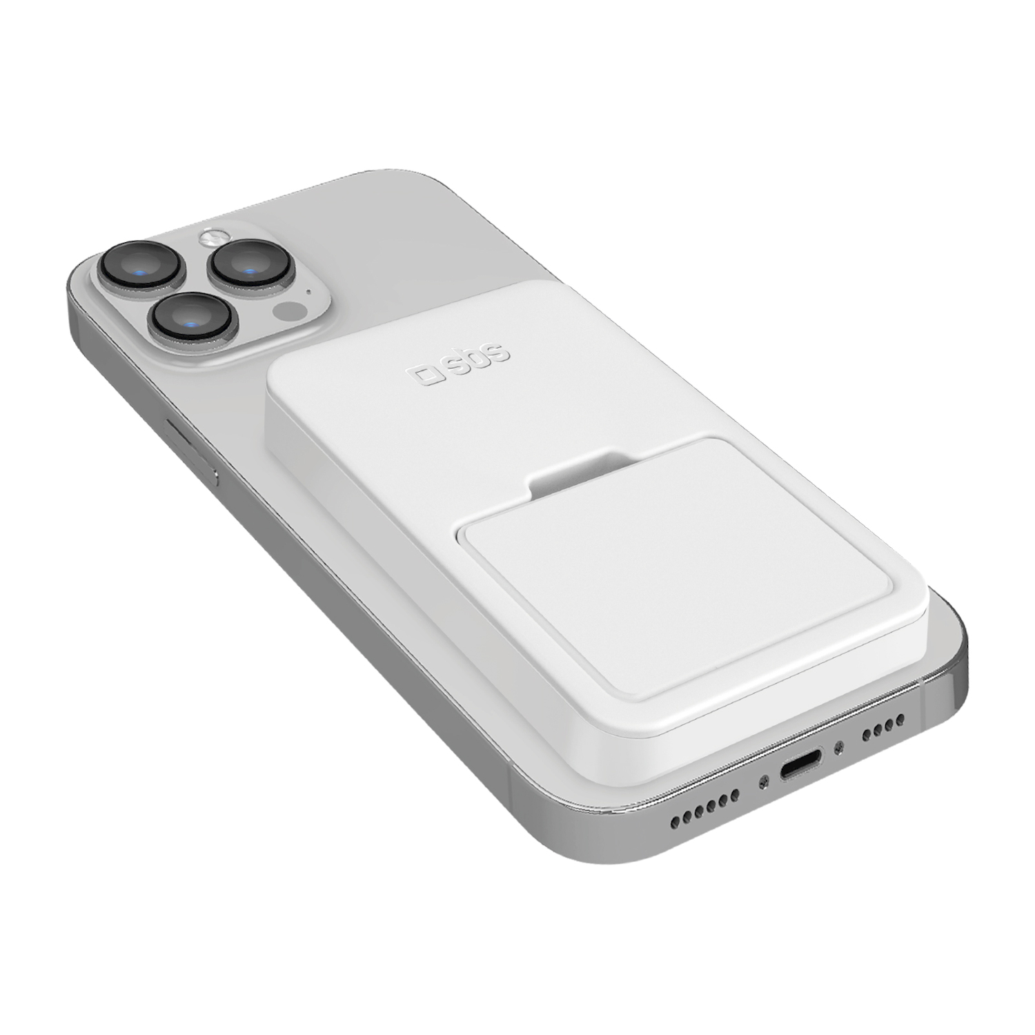Uno smartphone argento con power bank magnetico bianco sul retro, visto da un'angolazione su sfondo bianco.