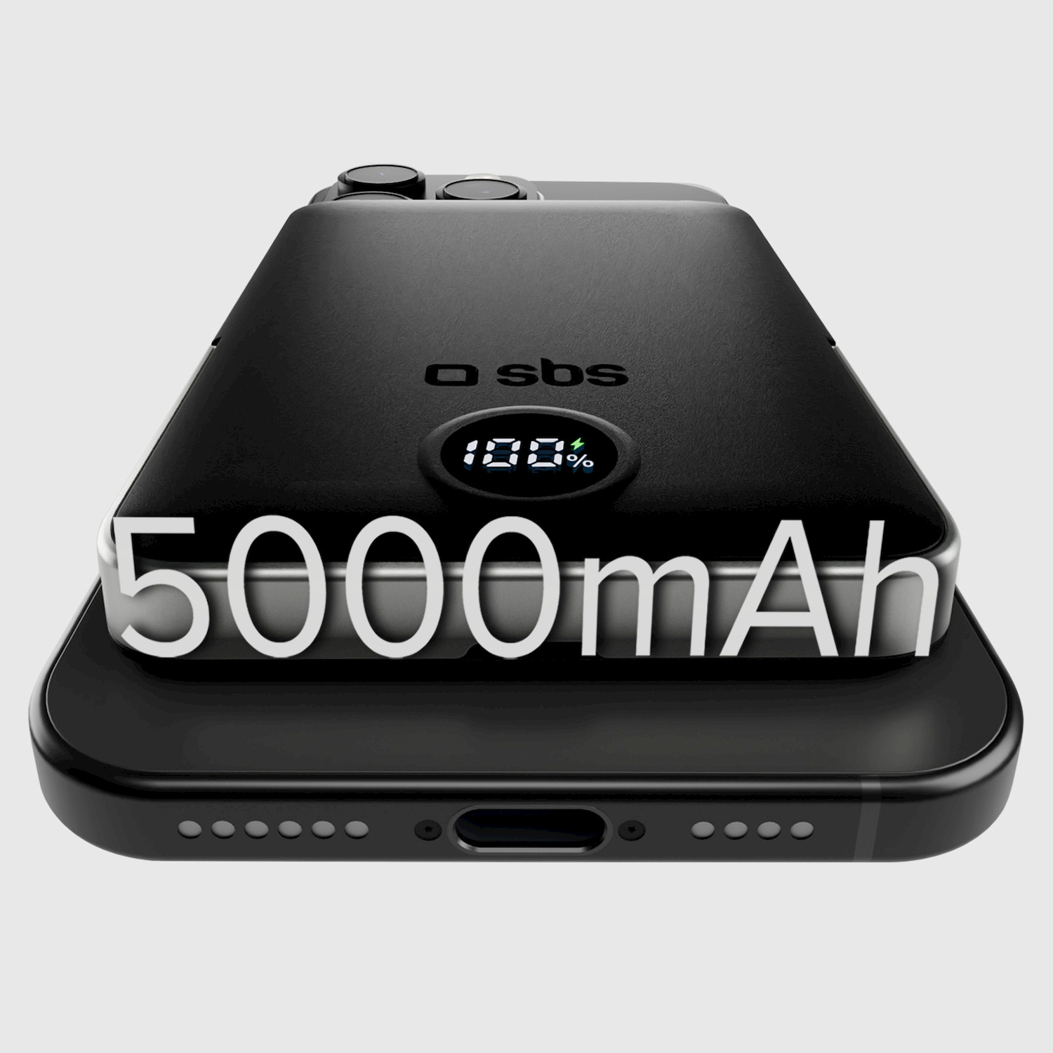 Power bank nero da 5000mAh con display digitale attaccato sul retro di uno smartphone.
