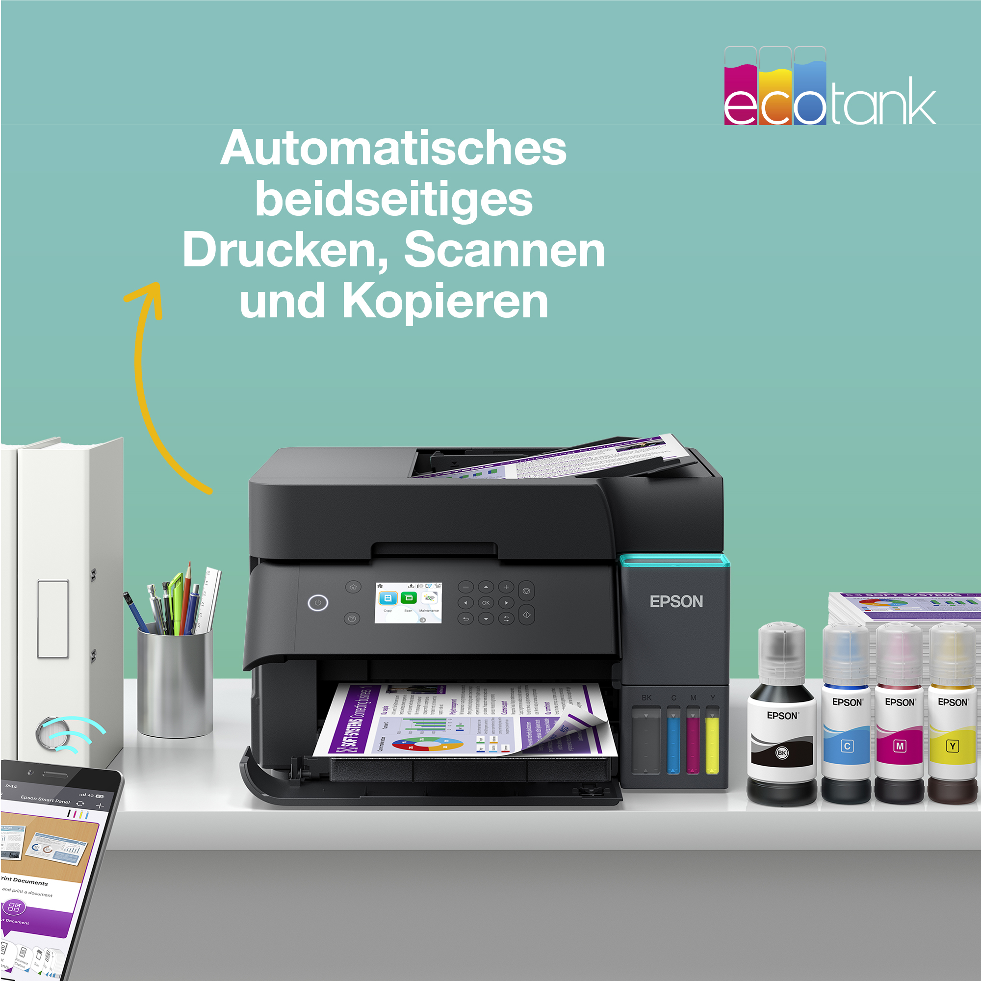 Epson EcoTank Drucker auf einem Schreibtisch mit Tintenflaschen, Smartphone und Text.