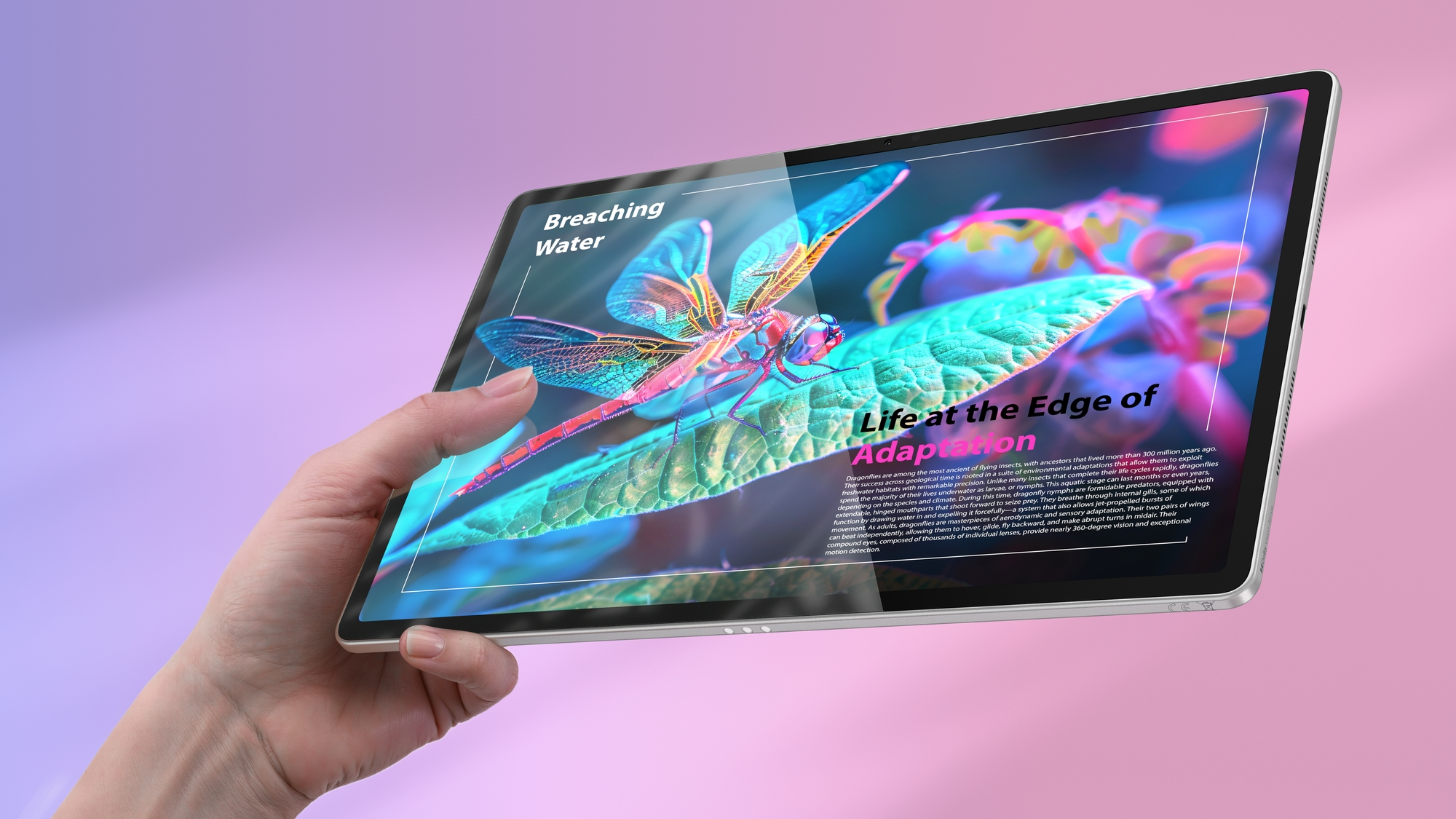 Eine Hand hält ein Tablet mit einem Bild einer Libelle auf einem Blatt und Text.