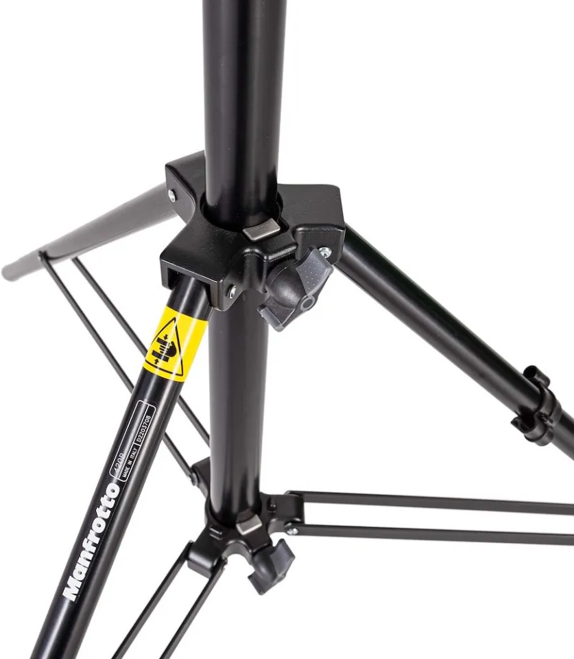 Treppiede Manfrotto nero con morsetti, etichetta di avvertenza gialla e gambe su sfondo bianco.