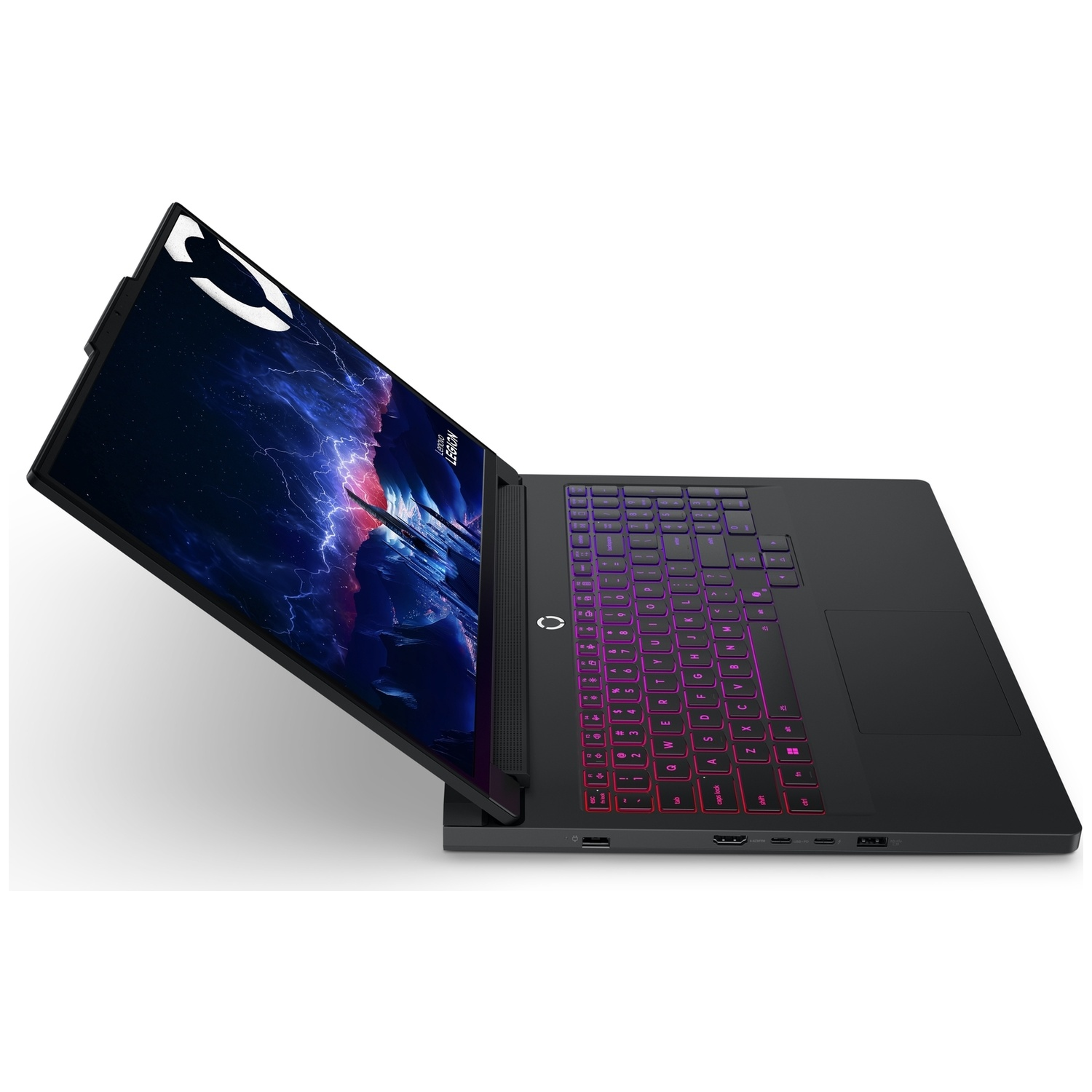 Ordinateur portable noir avec écran ouvert et clavier rétroéclairé sur fond blanc.