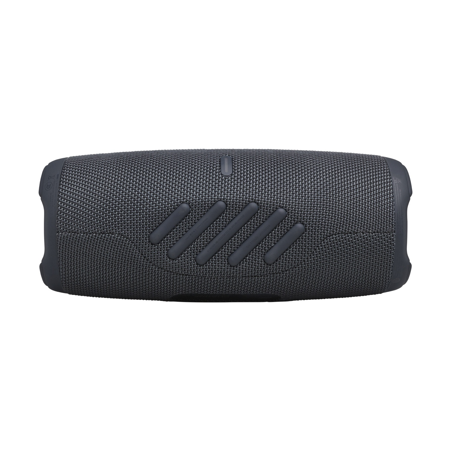 Un altoparlante bluetooth cilindrico grigio con trama in tessuto e logo in rilievo su sfondo bianco.