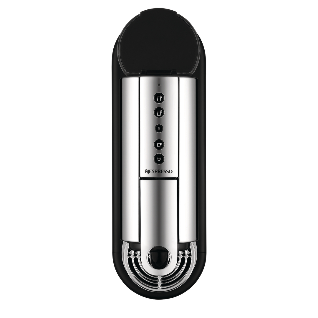 Eine schwarze und silberne Nespresso-Kaffeemaschine von oben, mit Knöpfen und Tropfschale auf weißem Hintergrund.