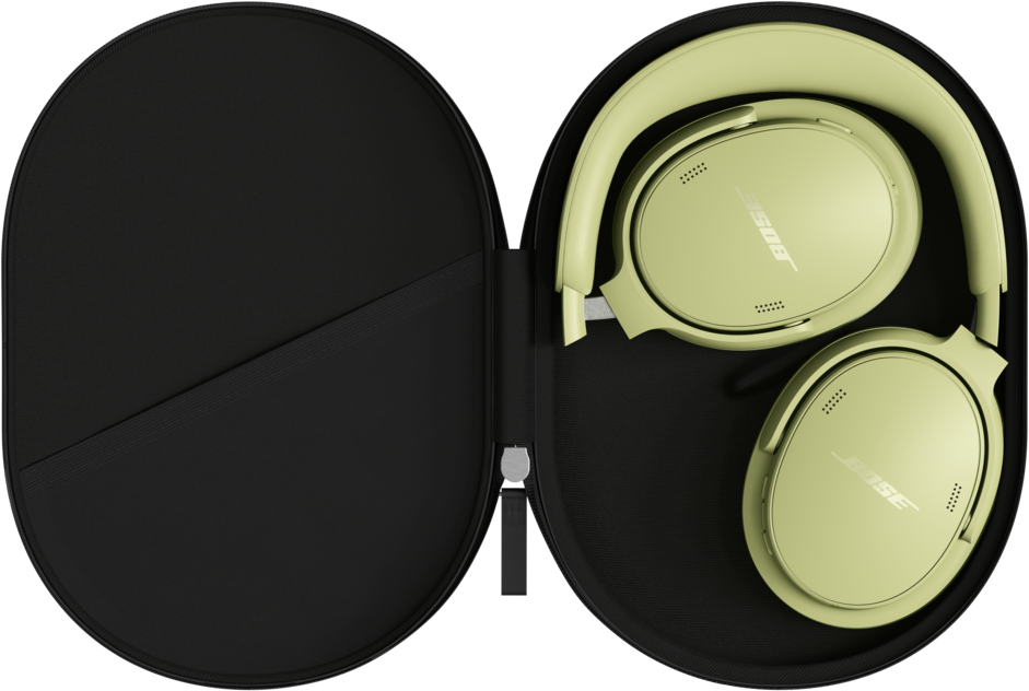 Casque Bose vert clair rangé proprement dans un étui rigide noir ouvert.