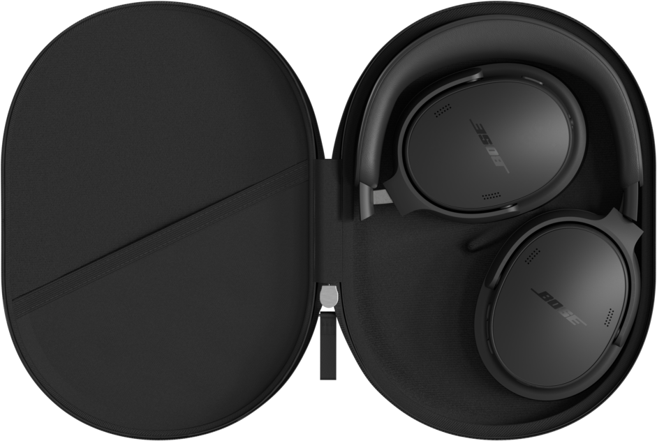 Casque Bose noir soigneusement rangé dans son étui de transport rigide.