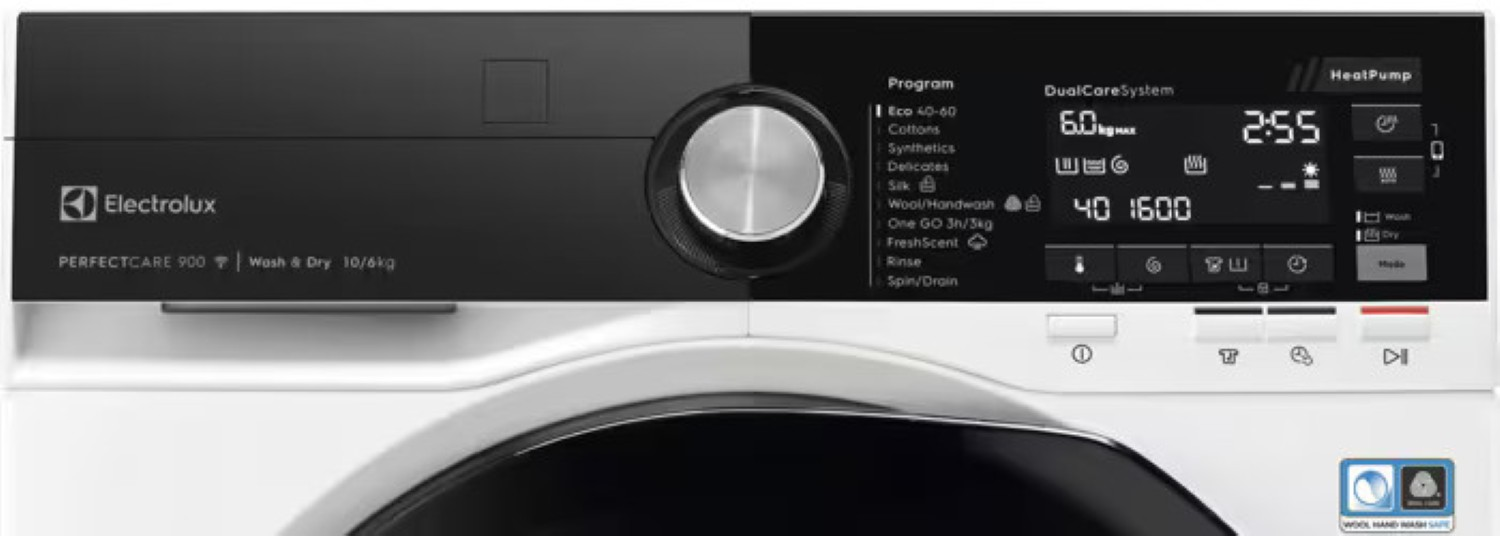 Panel sterowania biało-czarnej pralki Electrolux z cyfrowym wyświetlaczem i pokrętłem.