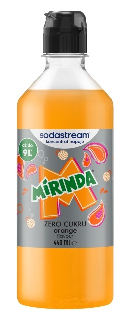 Butelka syropu pomarańczowego Mirinda Zero Cukru 440 ml z czarną nakrętką.