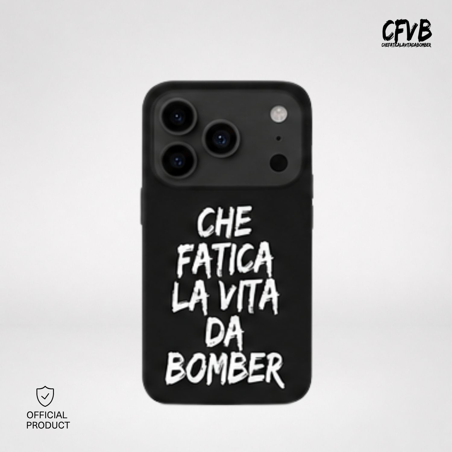 Una cover per telefono nera con la scritta bianca CHE FATICA LA VITA DA BOMBER.