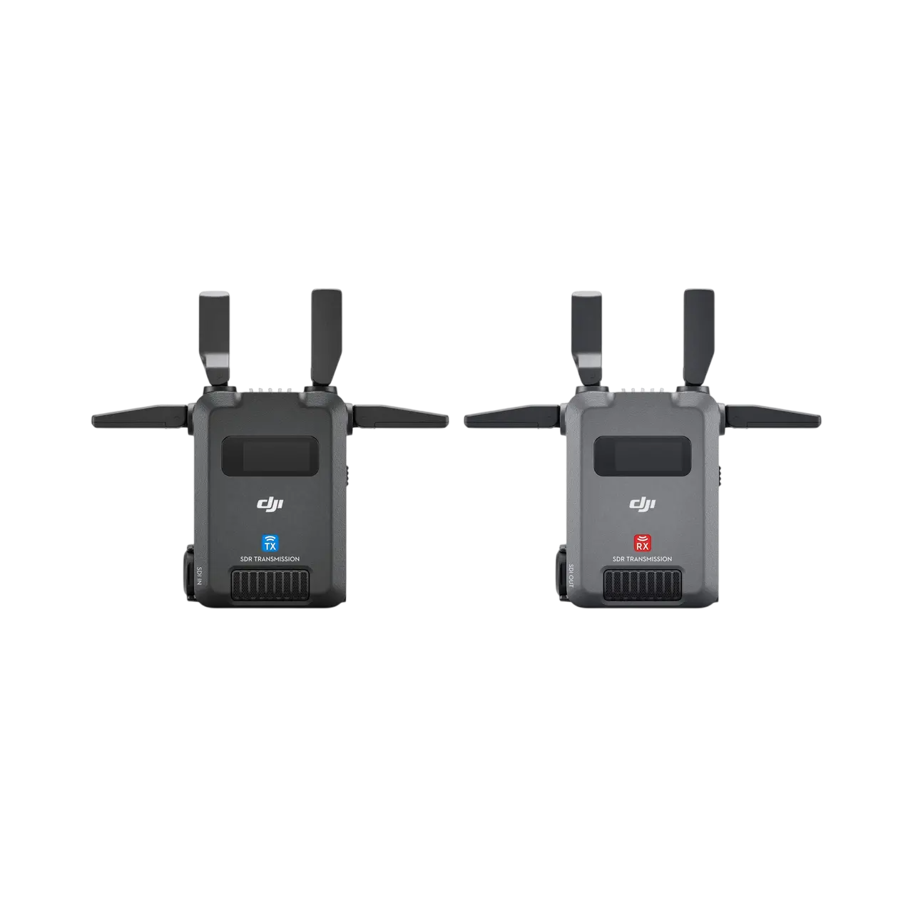 Zwei schwarze DJI SDR-Übertragungseinheiten mit Antennen und Anschlüssen, beschriftet als TX und RX, vor schwarzem Hintergrund.