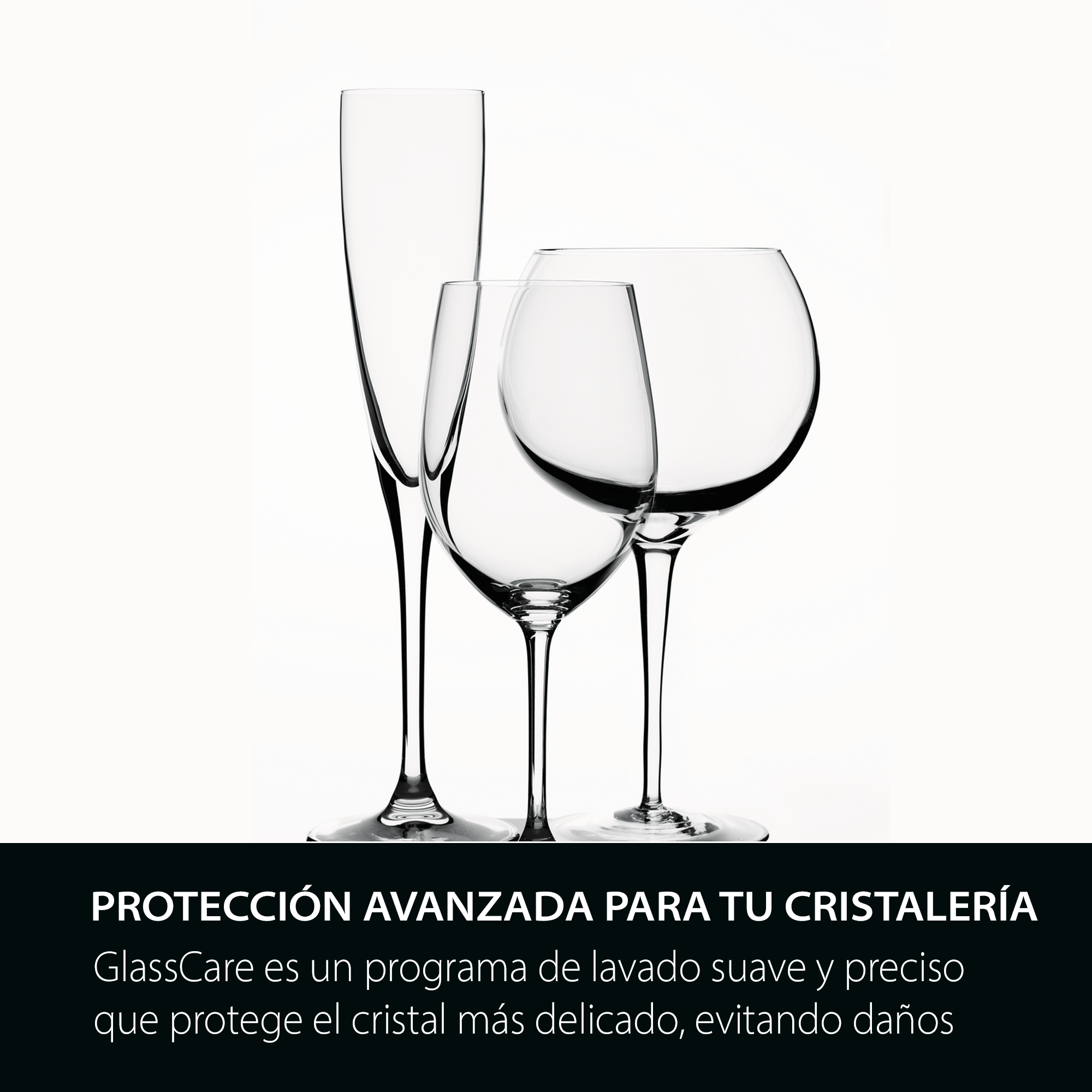 Tres copas de vino transparentes diferentes sobre fondo blanco con texto publicitario negro.
