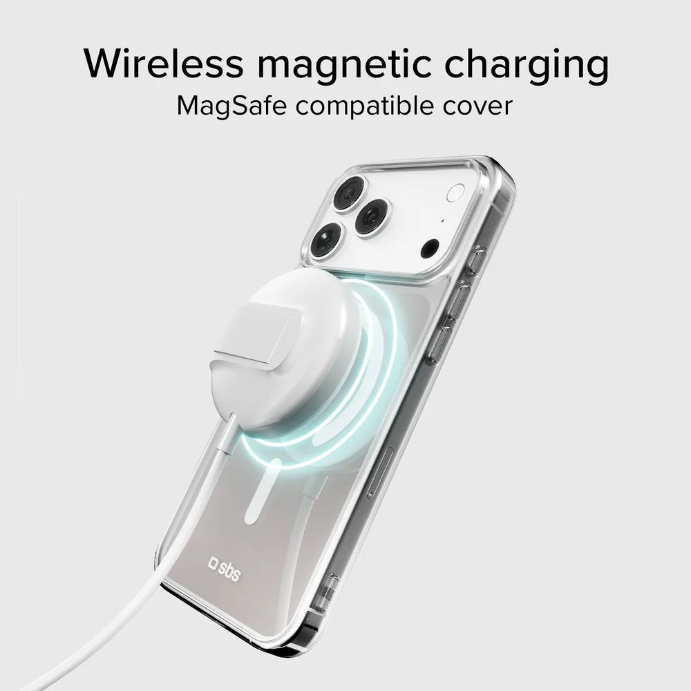 Okostelefon átlátszó tokban, fehér MagSafe töltővel a hátoldalán.