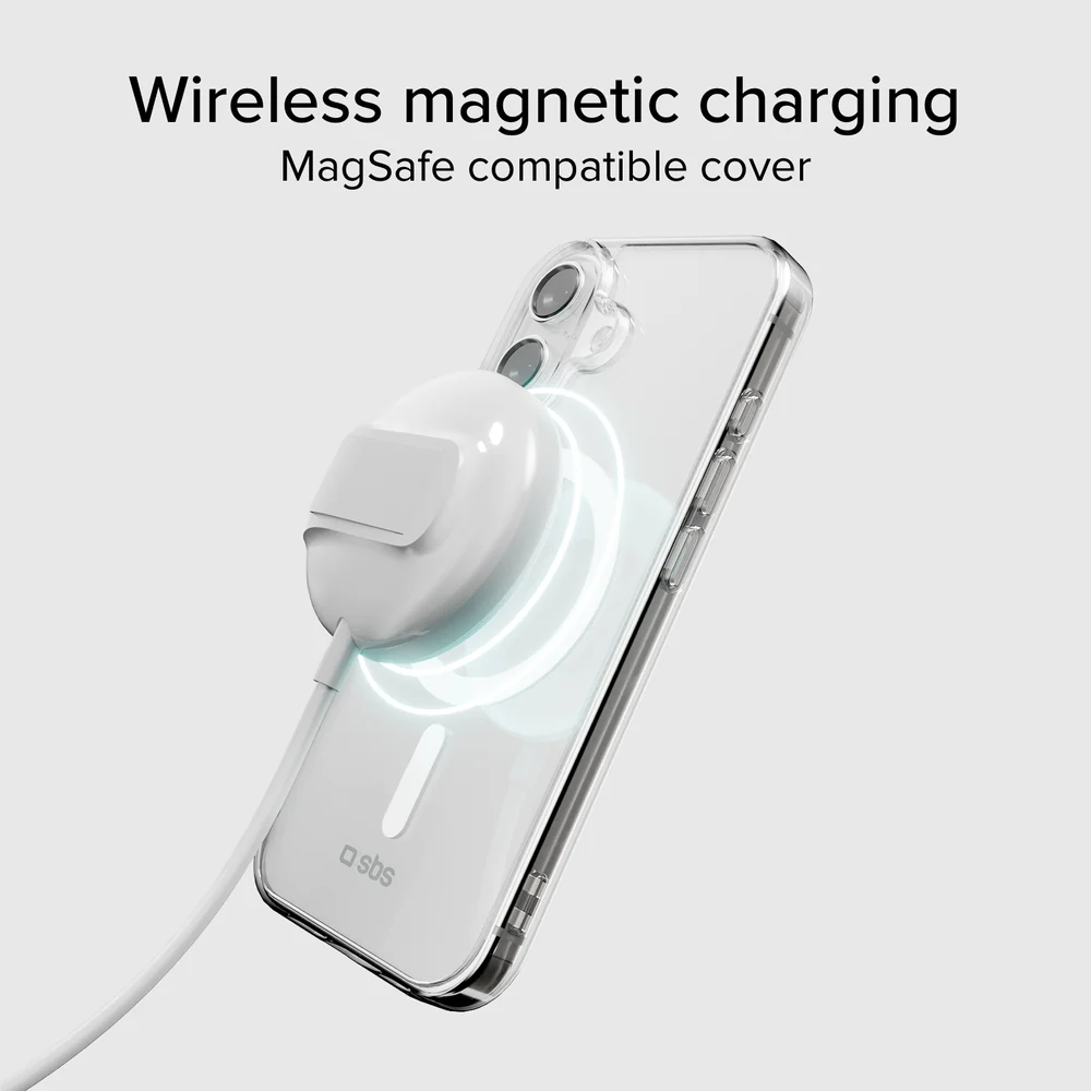 Egy átlátszó tokos okostelefont vezeték nélkül tölt egy kerek, fehér MagSafe töltő.