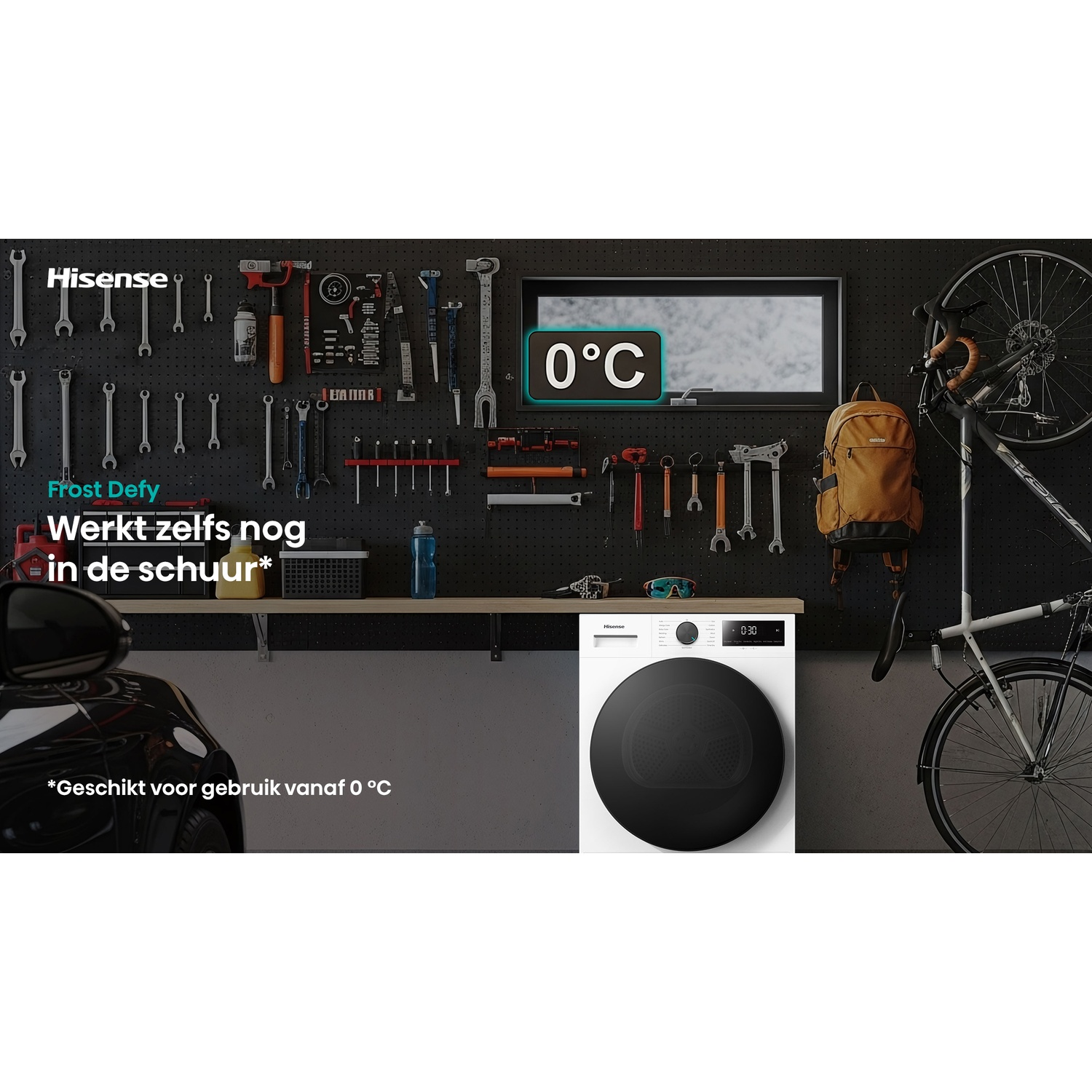 Hisense droger in een garage met gereedschapsmuur en fiets.