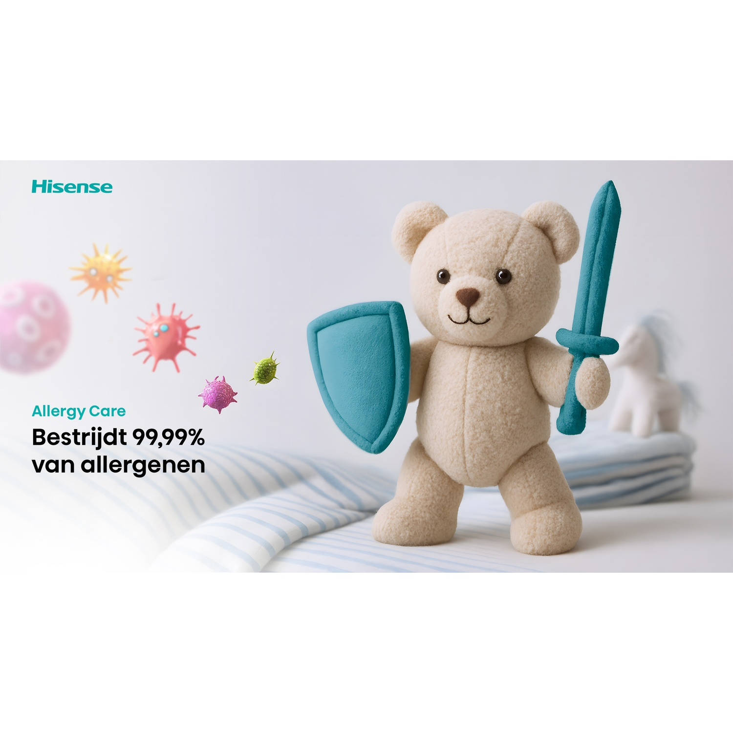 Een teddybeer met een blauw schild en zwaard bestrijdt kleurrijke allergenen op een witte achtergrond.