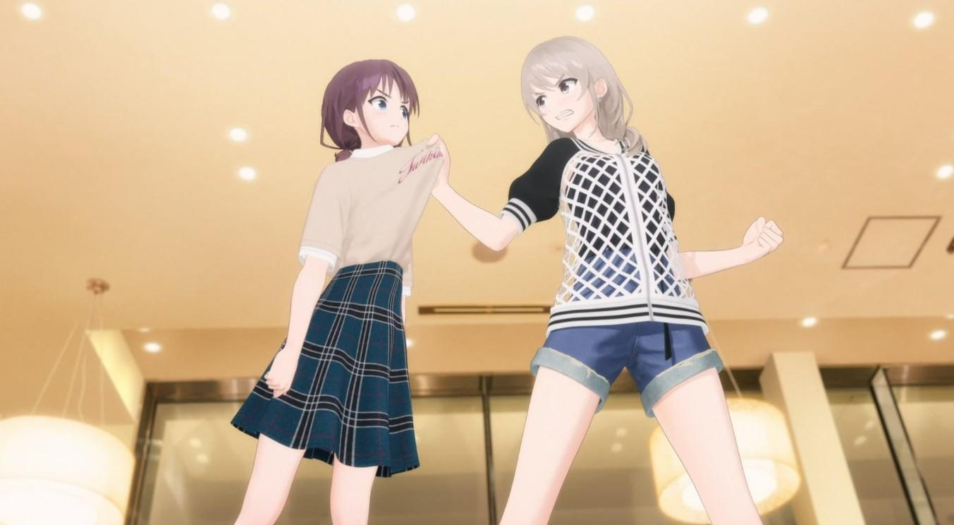 Zwei Anime-Mädchen stehen drinnen, eines packt das andere am Kragen in einer angespannten Konfrontation.
