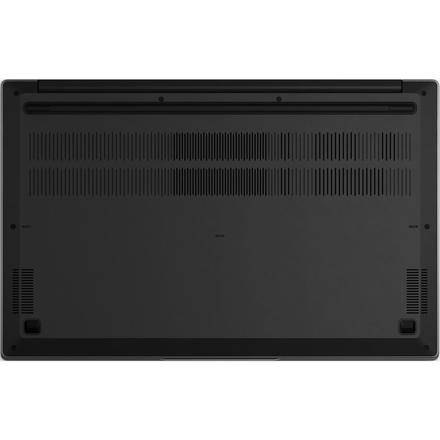 Onderkant van een zwarte laptop met ventilatiesleuven en rubberen voetjes.
