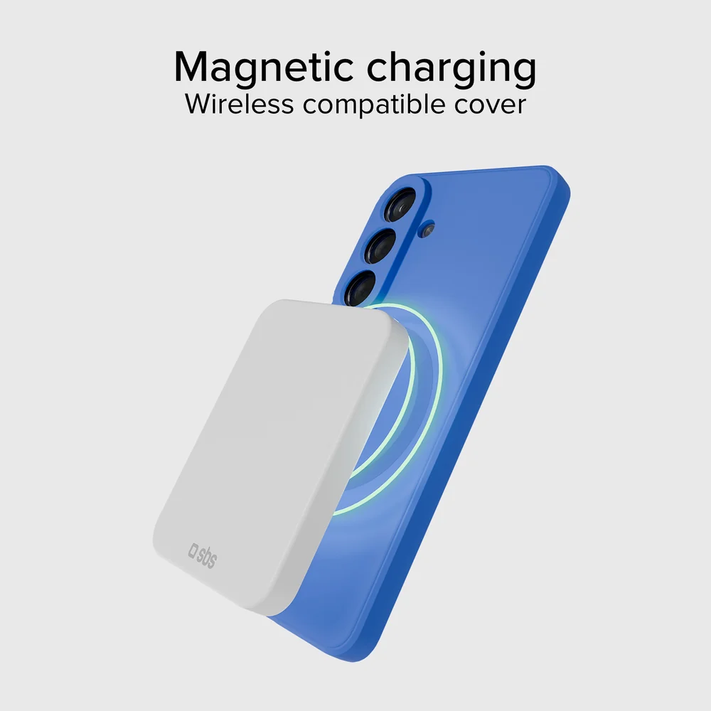 Egy kék okostelefon hátulján fehér mágneses powerbank és vezeték nélküli töltési gyűrűk láthatók.