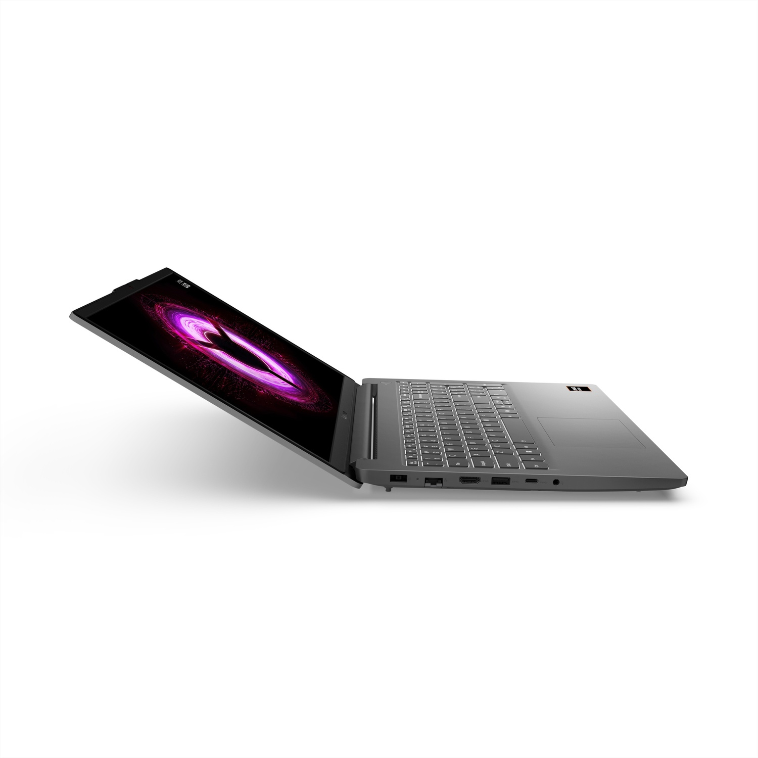 Un computer portatile grigio su sfondo bianco mostra un cerchio viola astratto sullo schermo.