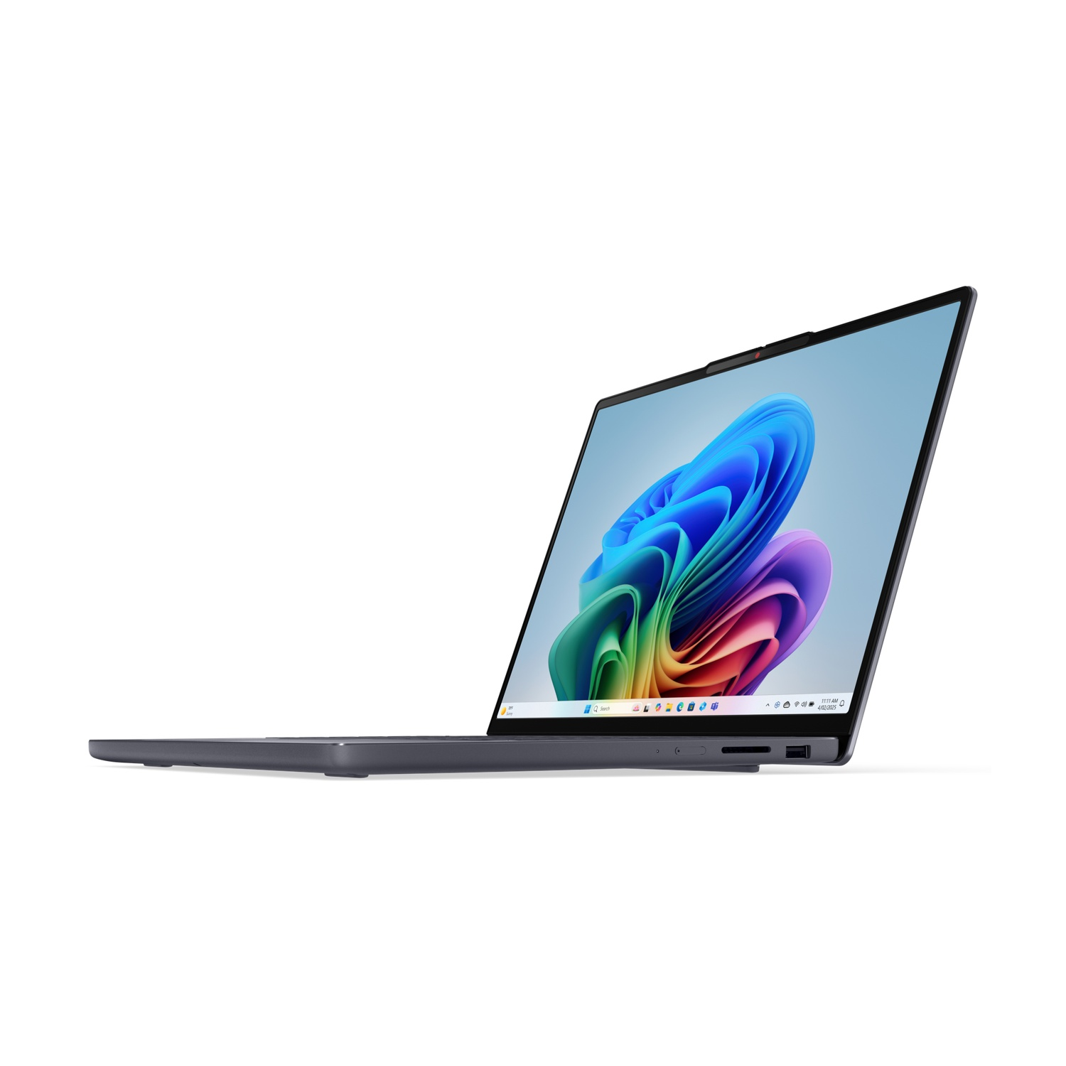 Un laptop grigio scuro su sfondo bianco, visto di lato, che mostra uno sfondo Windows colorato.
