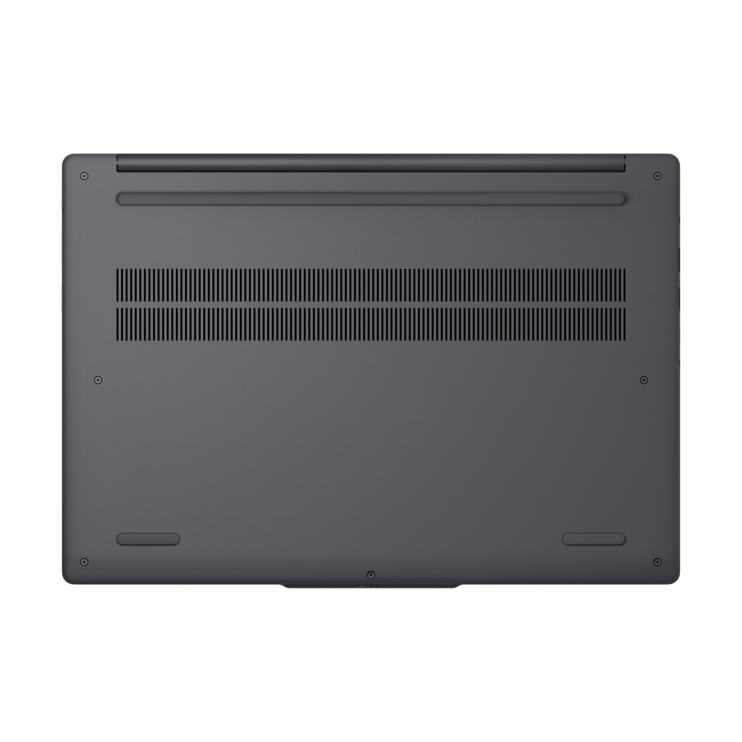 Vista dal basso di un laptop grigio scuro con griglie di ventilazione, viti e due piccoli piedini di gomma.