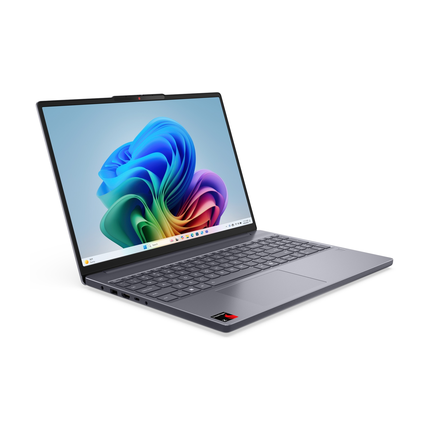 Laptop grigio aperto con schermo colorato e tastiera QWERTY su sfondo bianco.