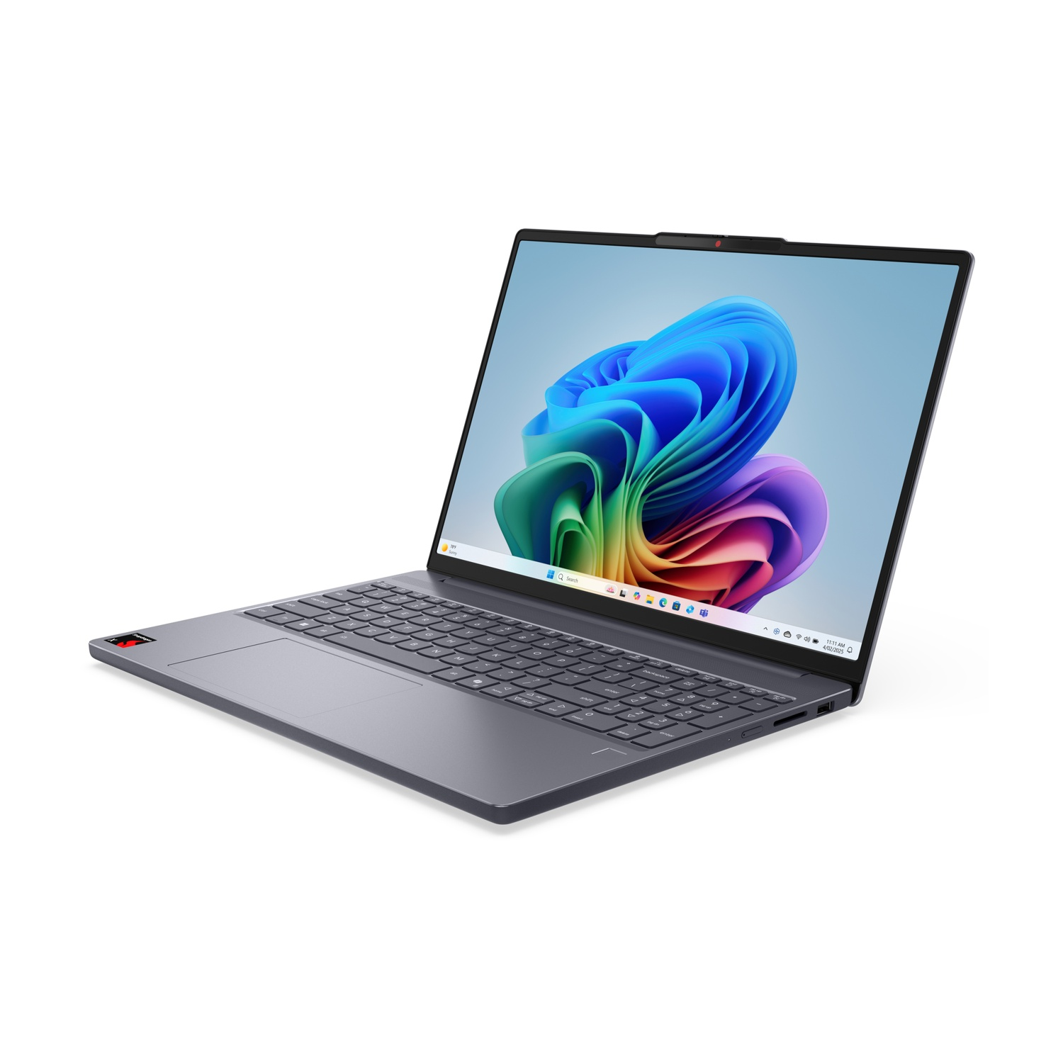 Laptop grigio con schermo aperto che mostra uno sfondo astratto colorato su sfondo bianco.