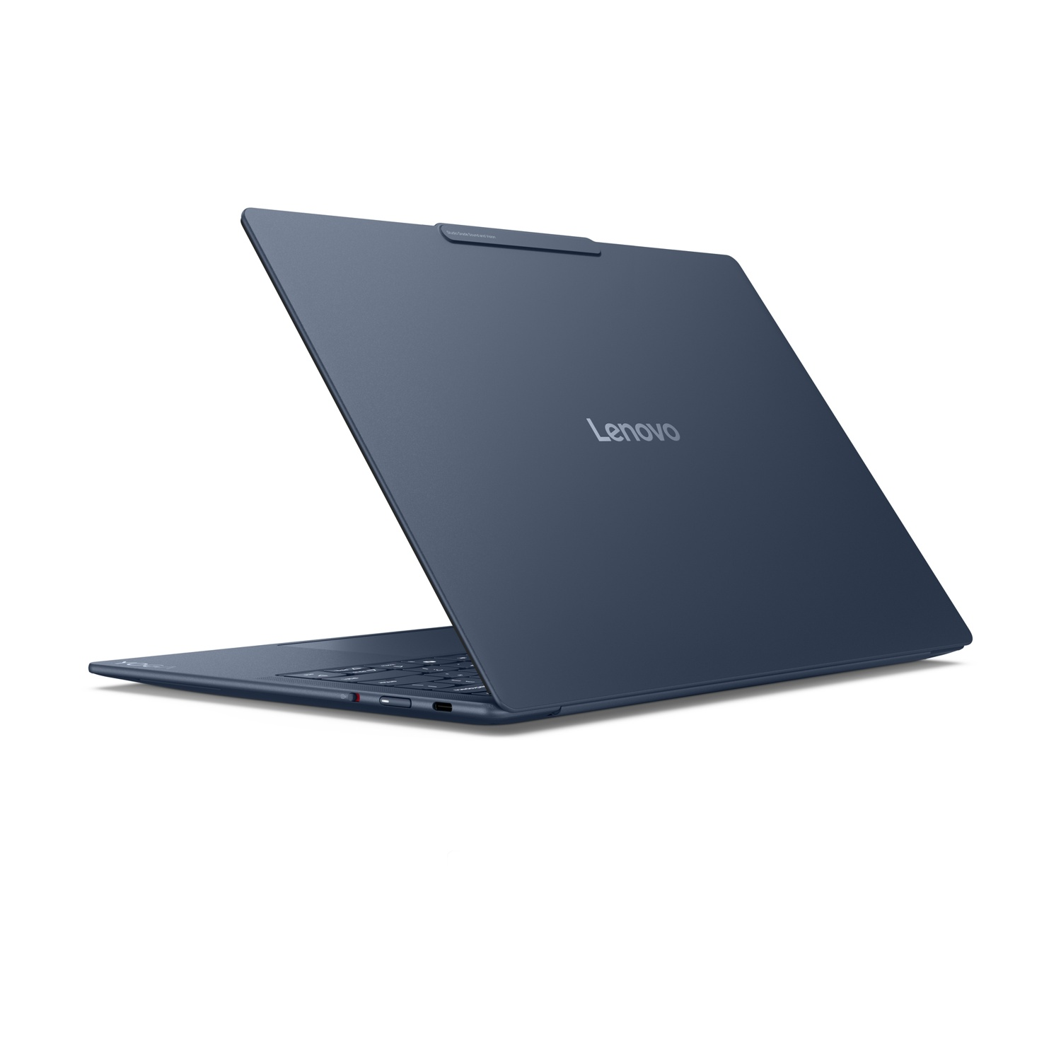 Un computer portatile Lenovo blu chiuso su sfondo bianco.