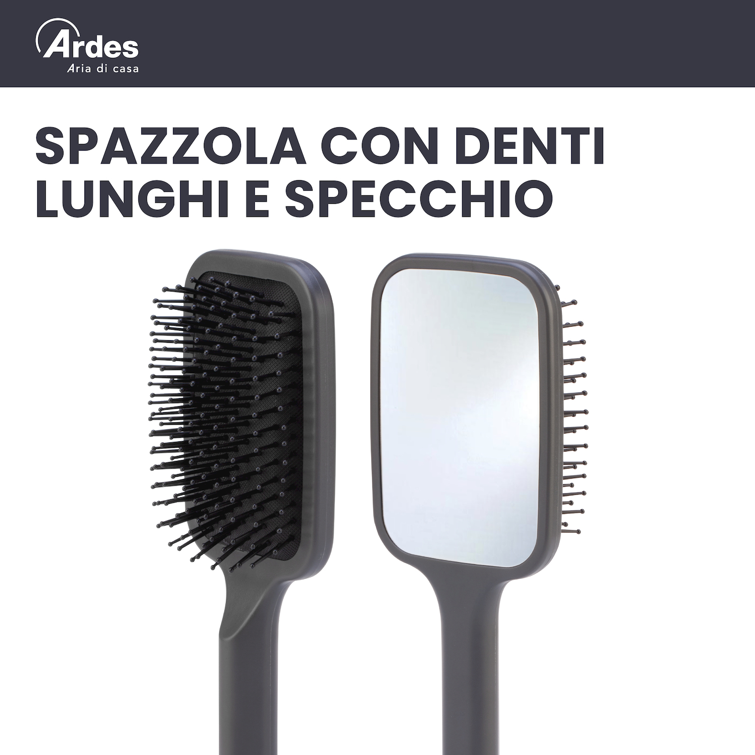 Una spazzola per capelli nera con setole lunghe e uno specchio integrato sul retro.