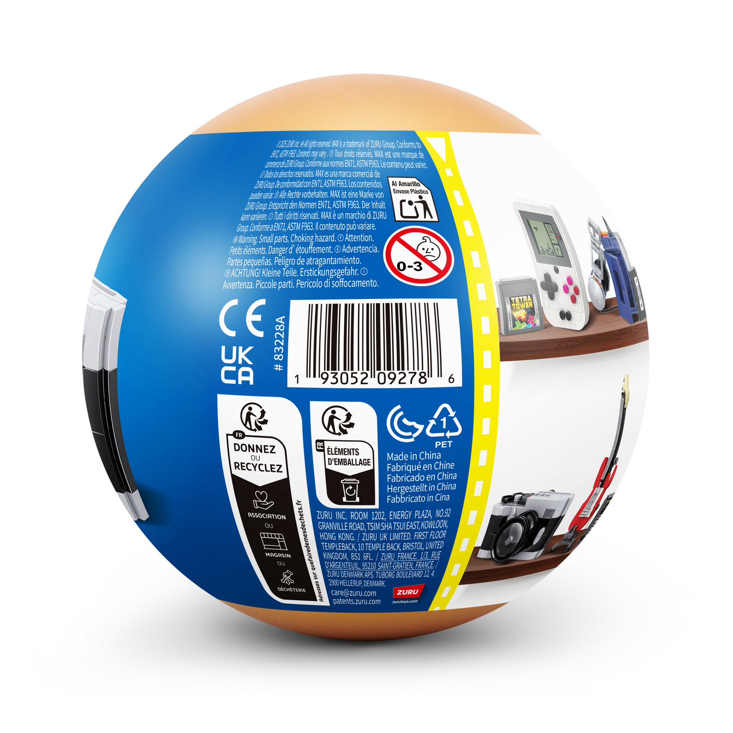 Parte trasera de una bola de juguete azul y amarilla con código de barras, símbolos de reciclaje e imágenes.