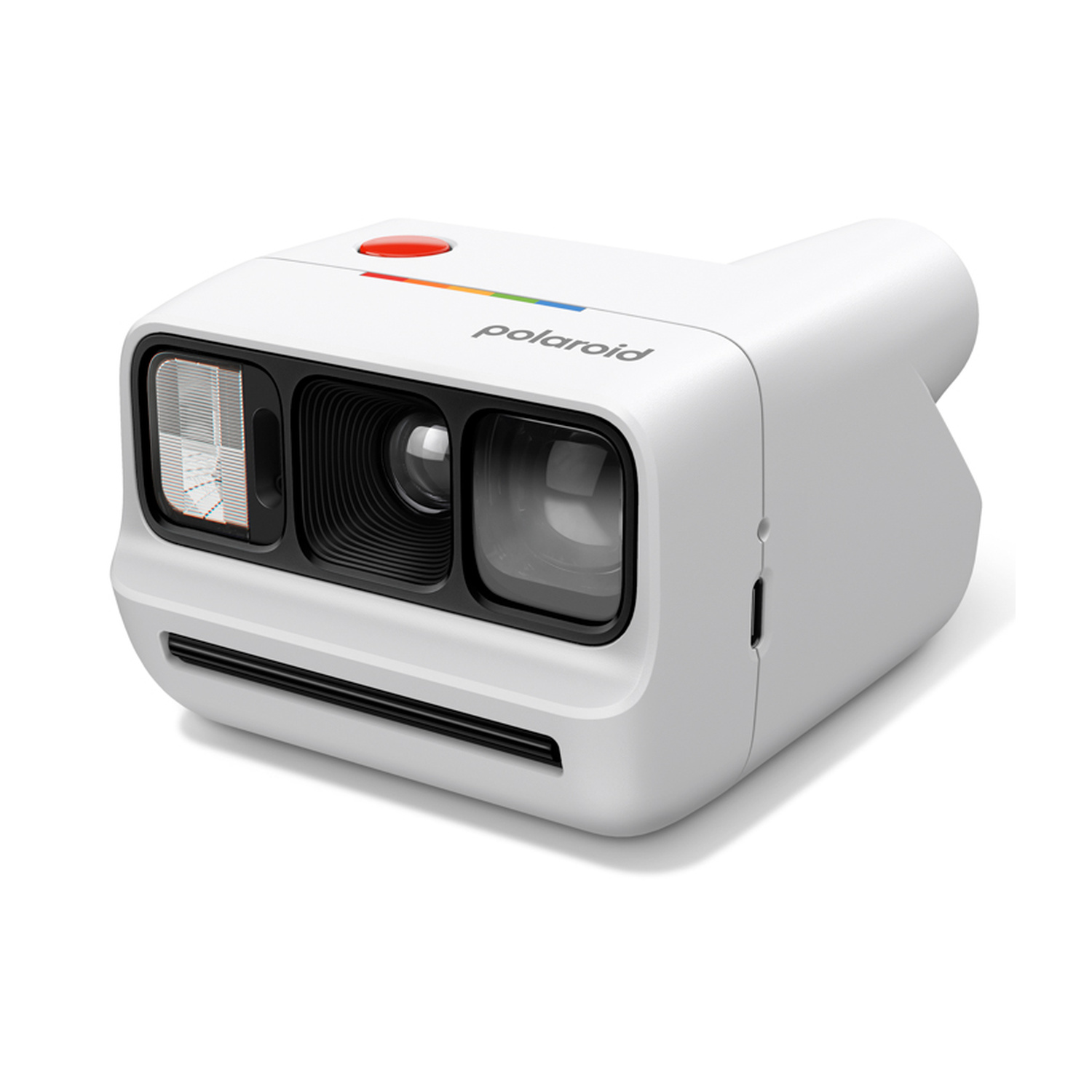 Una fotocamera istantanea Polaroid bianca con pulsante rosso e dettaglio arcobaleno su sfondo bianco.