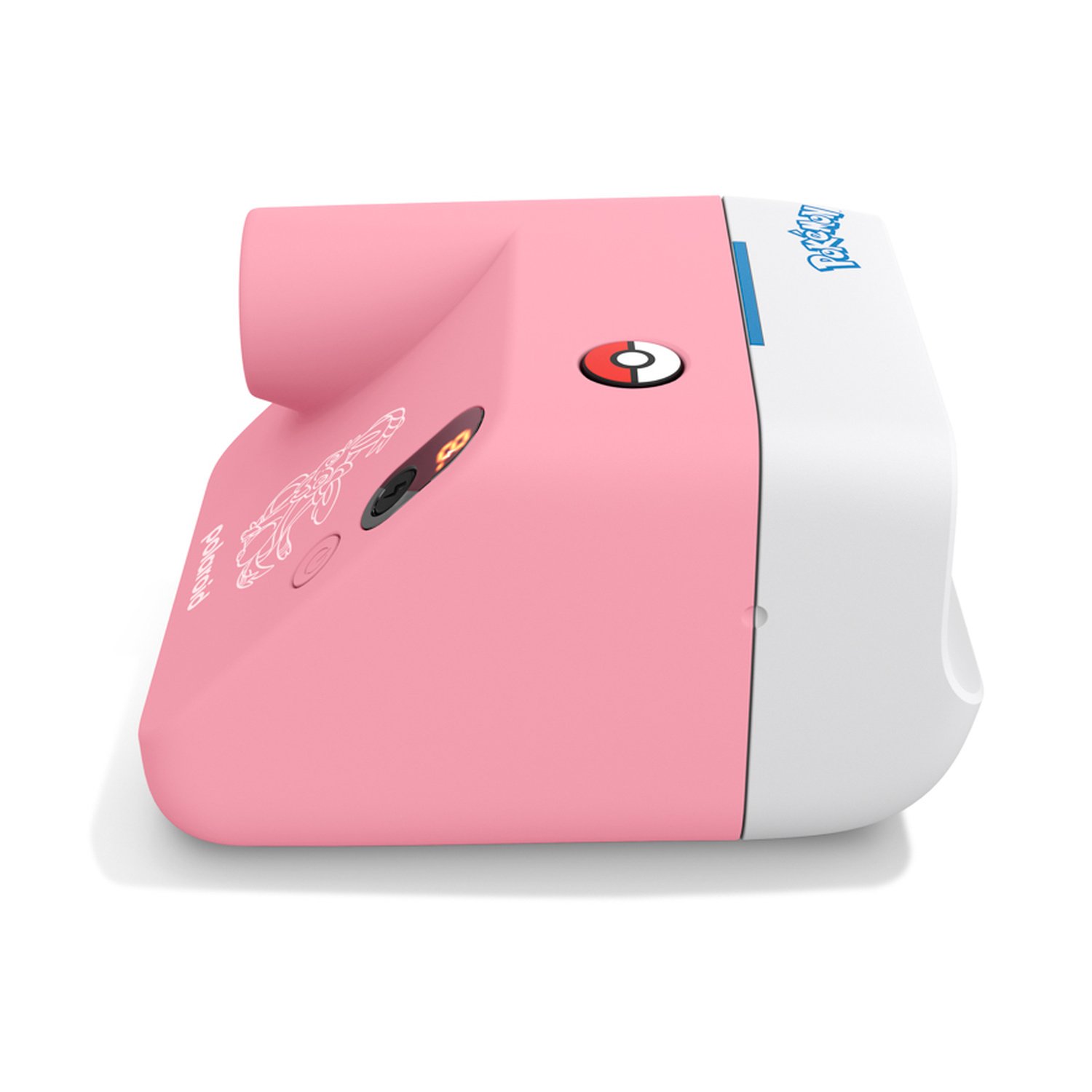 Una fotocamera istantanea rosa e bianca con tema Pokémon su sfondo bianco.