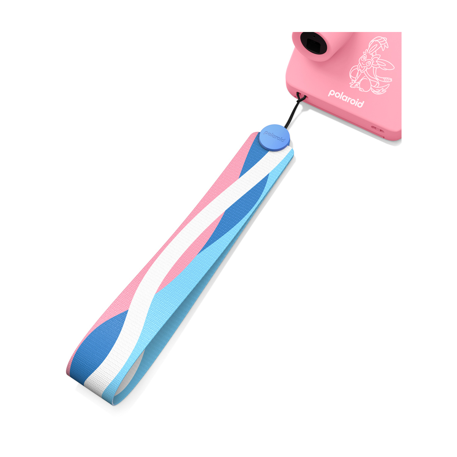 Una fotocamera Polaroid rosa con stampa Pokémon bianca e un cinturino da polso blu, bianco e rosa.
